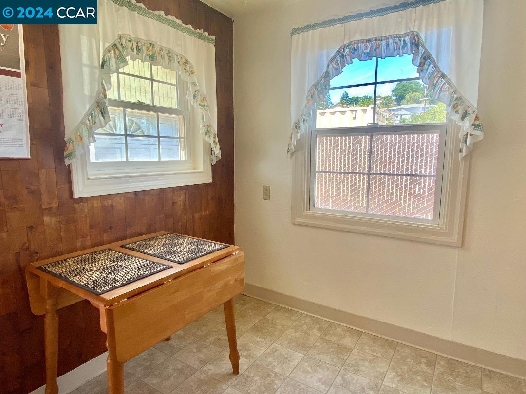 Detail Gallery Image 6 of 16 For 2412 Martinez Ave, Martinez,  CA 94553 - 3 Beds | 1 Baths