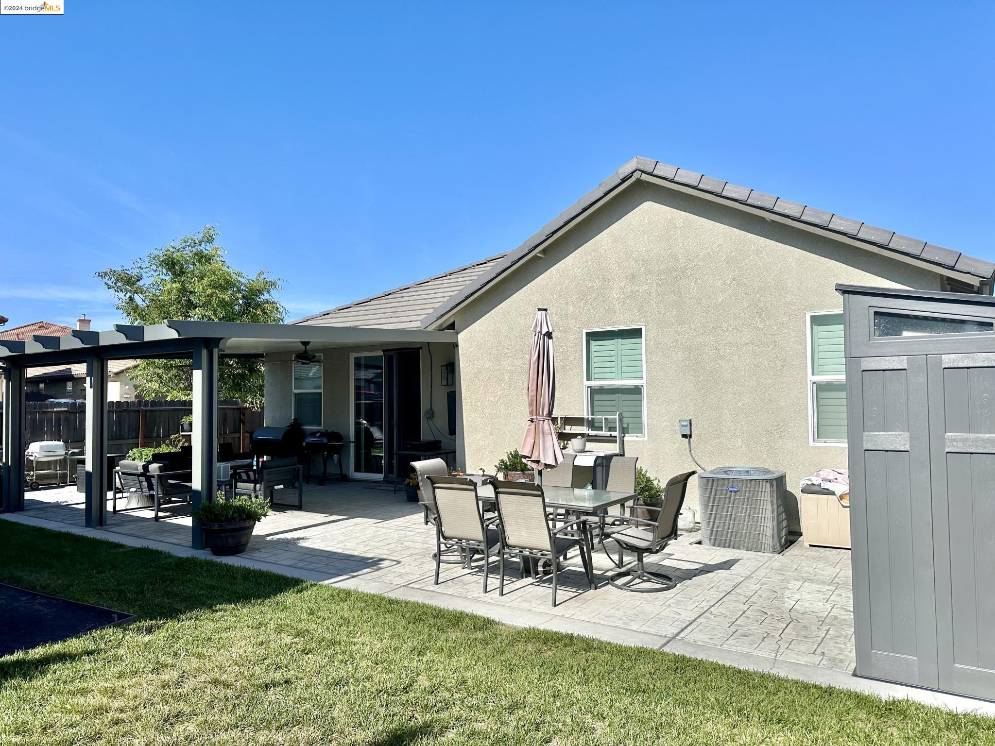 Detail Gallery Image 16 of 21 For 1607 Red Ribbons Ln, Manteca,  CA 95337 - 4 Beds | 2 Baths