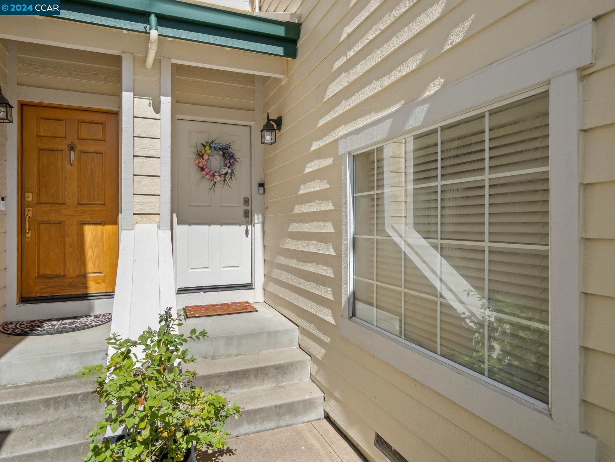 Detail Gallery Image 3 of 36 For 1282 Shell Cir, Clayton,  CA 94517 - 2 Beds | 2/1 Baths