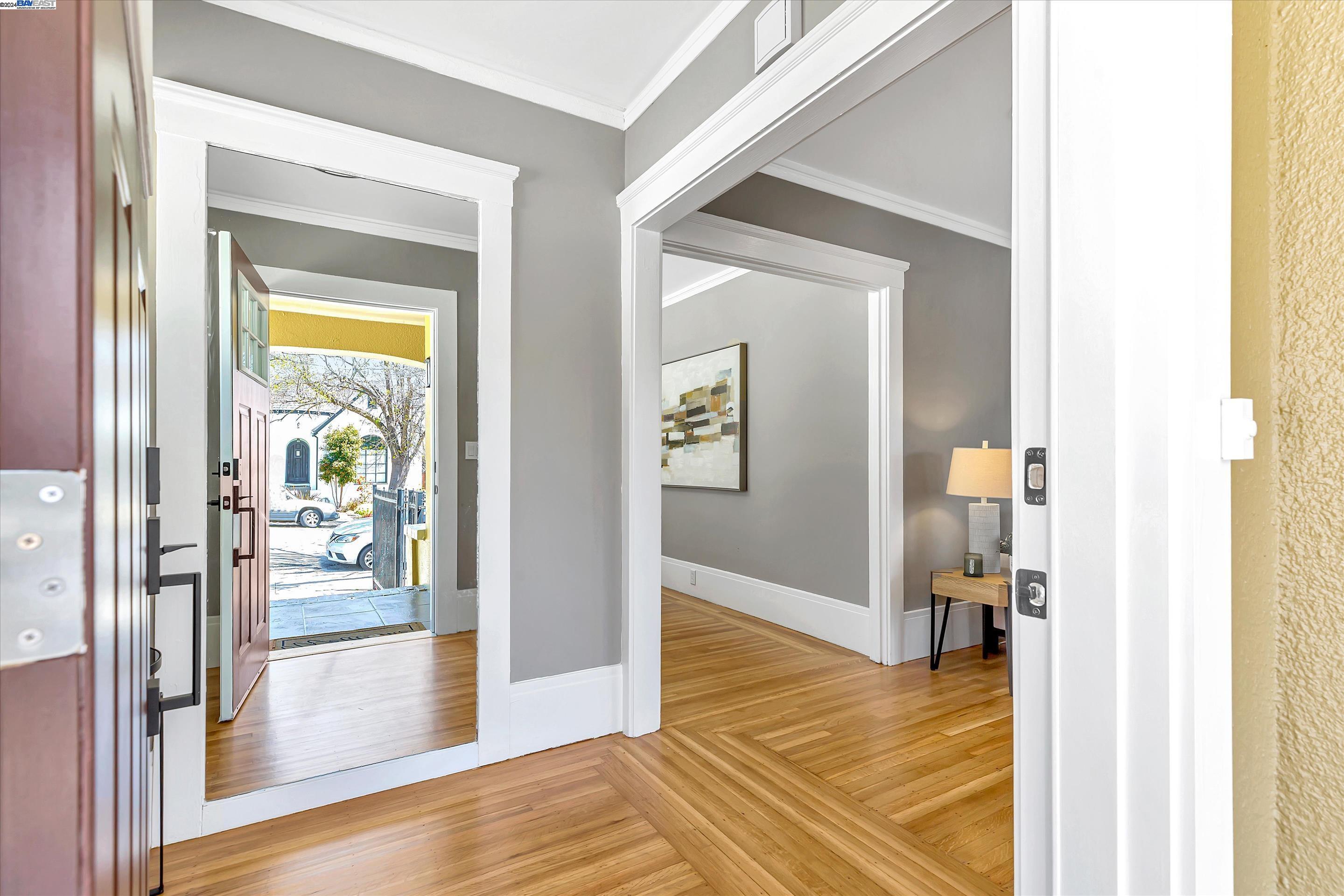 Detail Gallery Image 2 of 57 For 5286 Belvedere Street, Oakland,  CA 94601 - 4 Beds | 4 Baths
