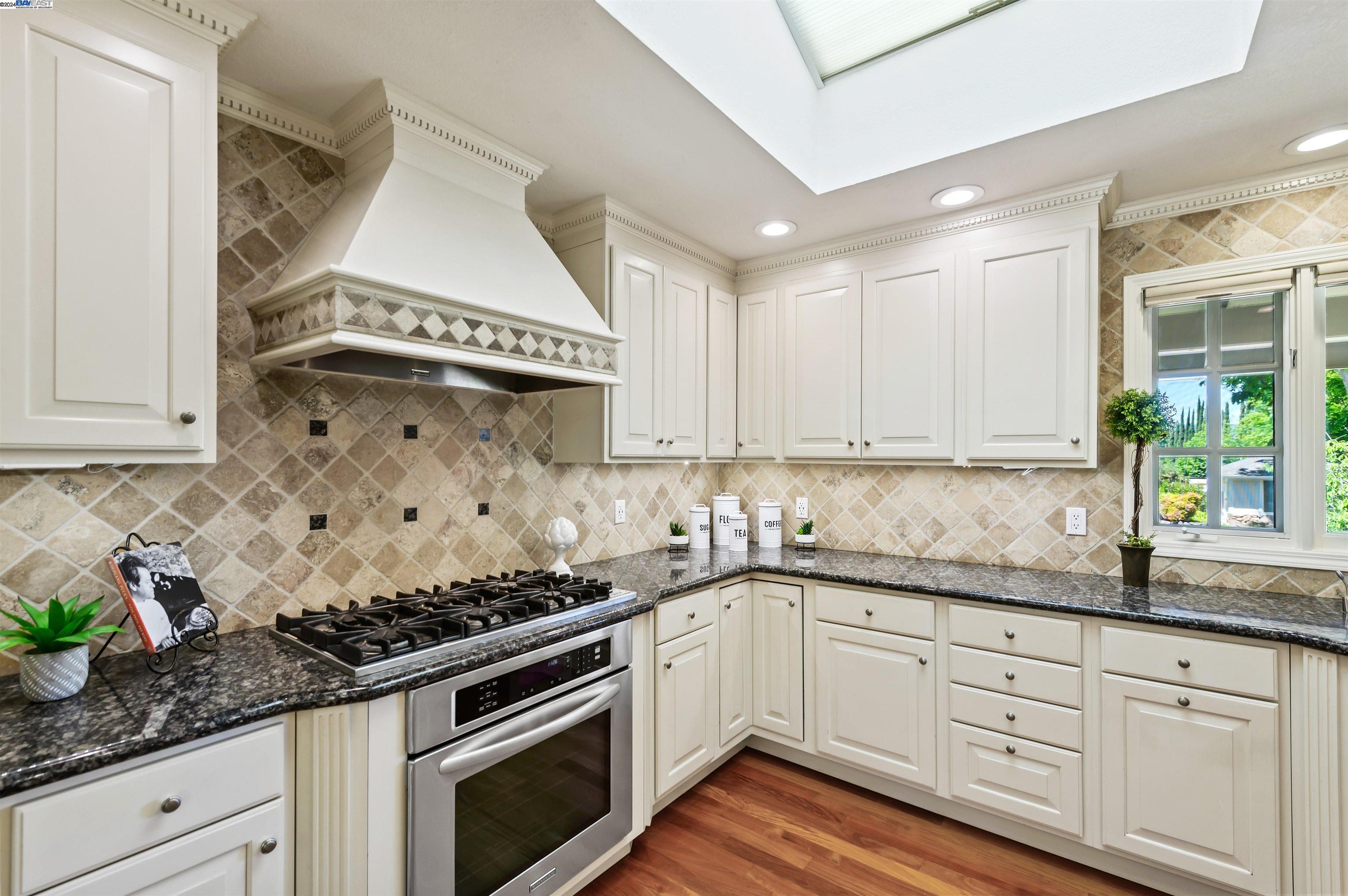 Detail Gallery Image 8 of 53 For 1024 Riesling Dr, Pleasanton,  CA 94566 - 4 Beds | 2/1 Baths