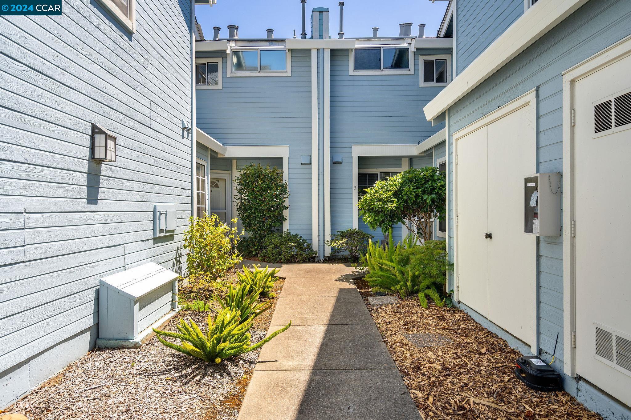 Detail Gallery Image 2 of 36 For 511 Timbercove St #4,  Vallejo,  CA 94591 - 3 Beds | 3 Baths