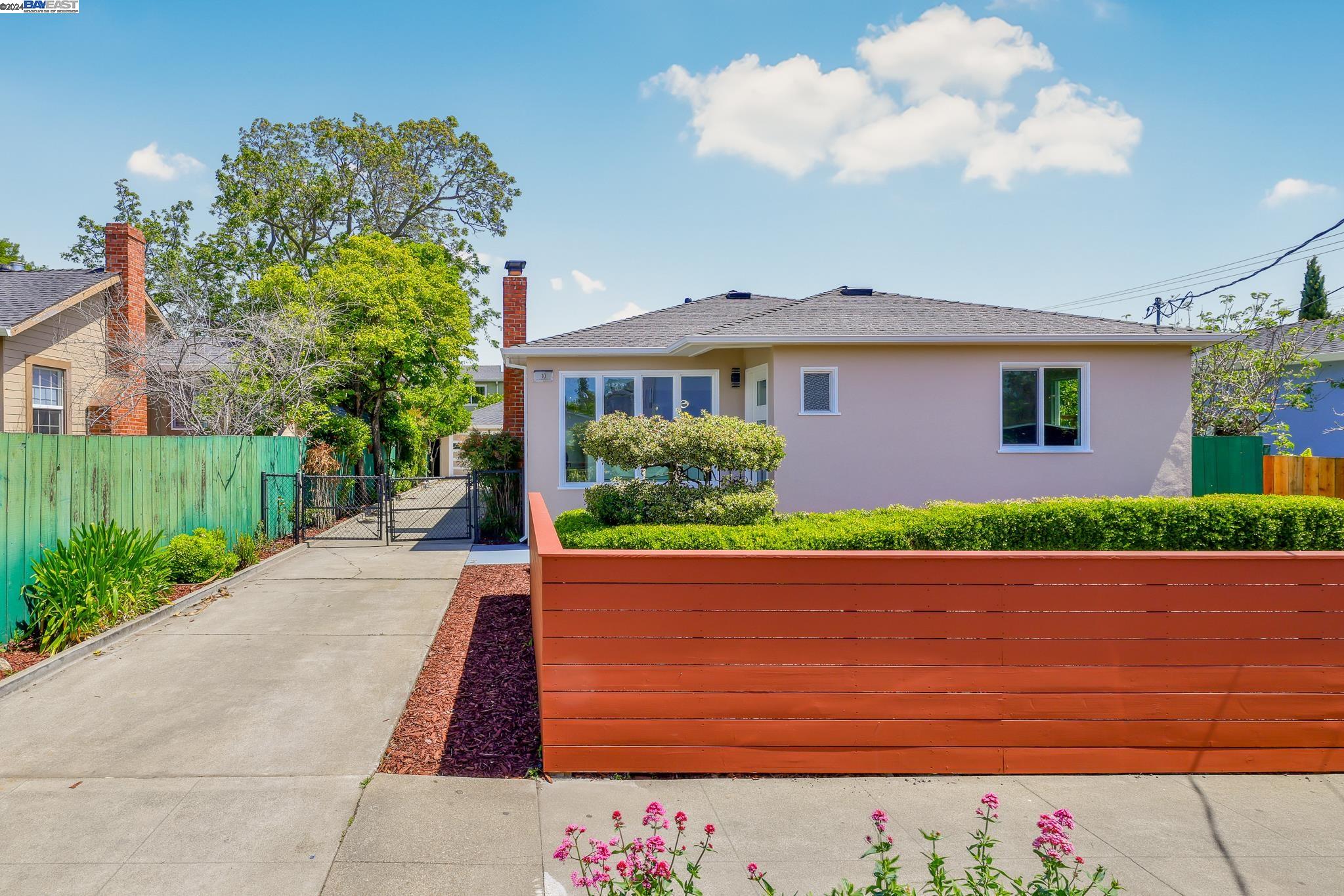 Detail Gallery Image 1 of 1 For 10 N Humboldt St, San Mateo,  CA 94401 - 3 Beds | 2/1 Baths