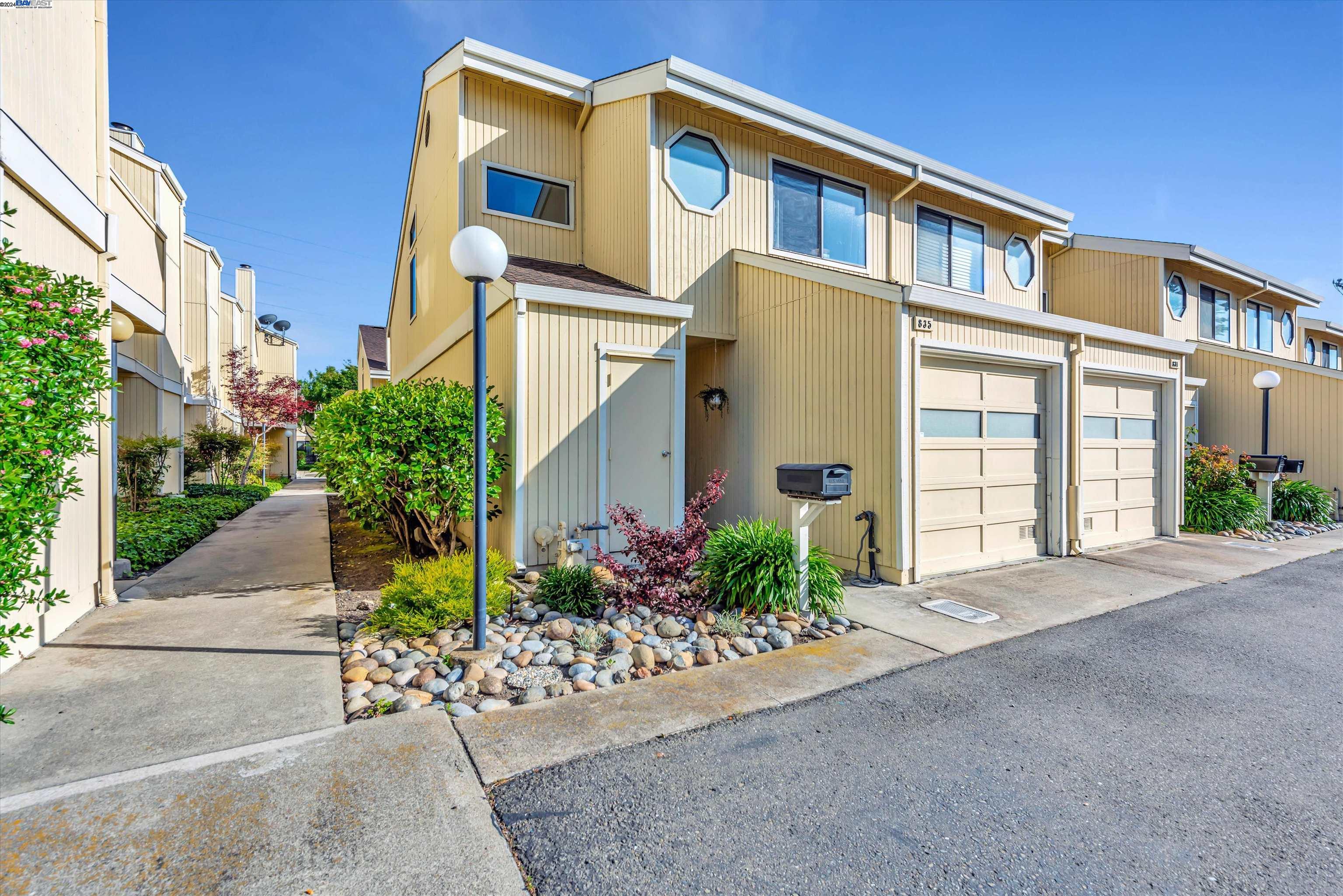 More Details about MLS # 41058800 : 835 CHALLENGER WAY