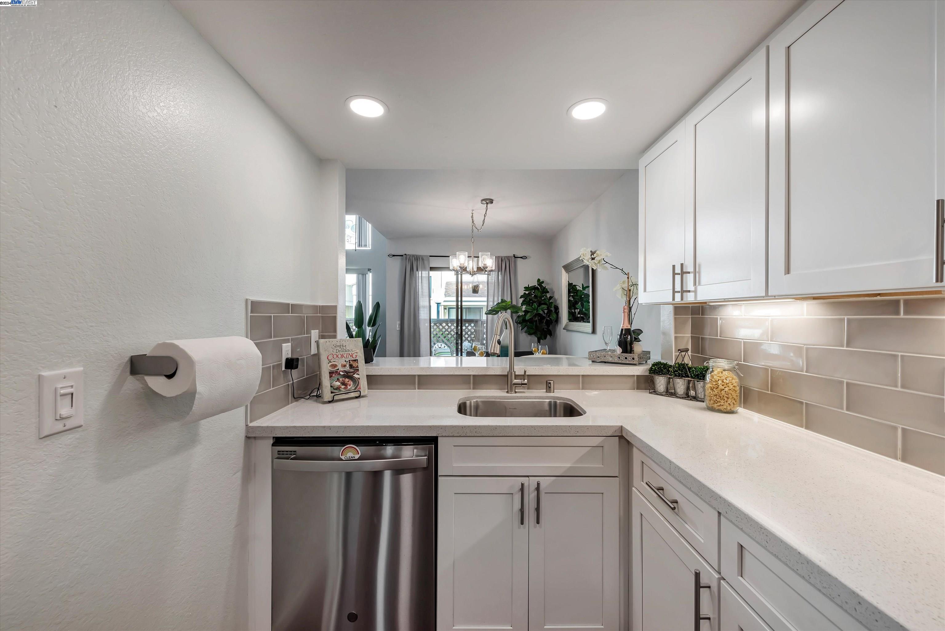 Detail Gallery Image 18 of 41 For 835 Challenger Way, Hayward,  CA 94544 - 2 Beds | 1/1 Baths