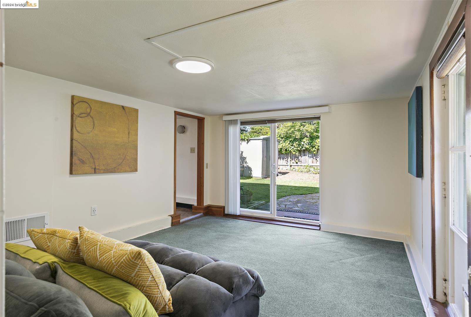 Detail Gallery Image 22 of 51 For 917 Cerrito St, Albany,  CA 94706 - 3 Beds | 1/1 Baths
