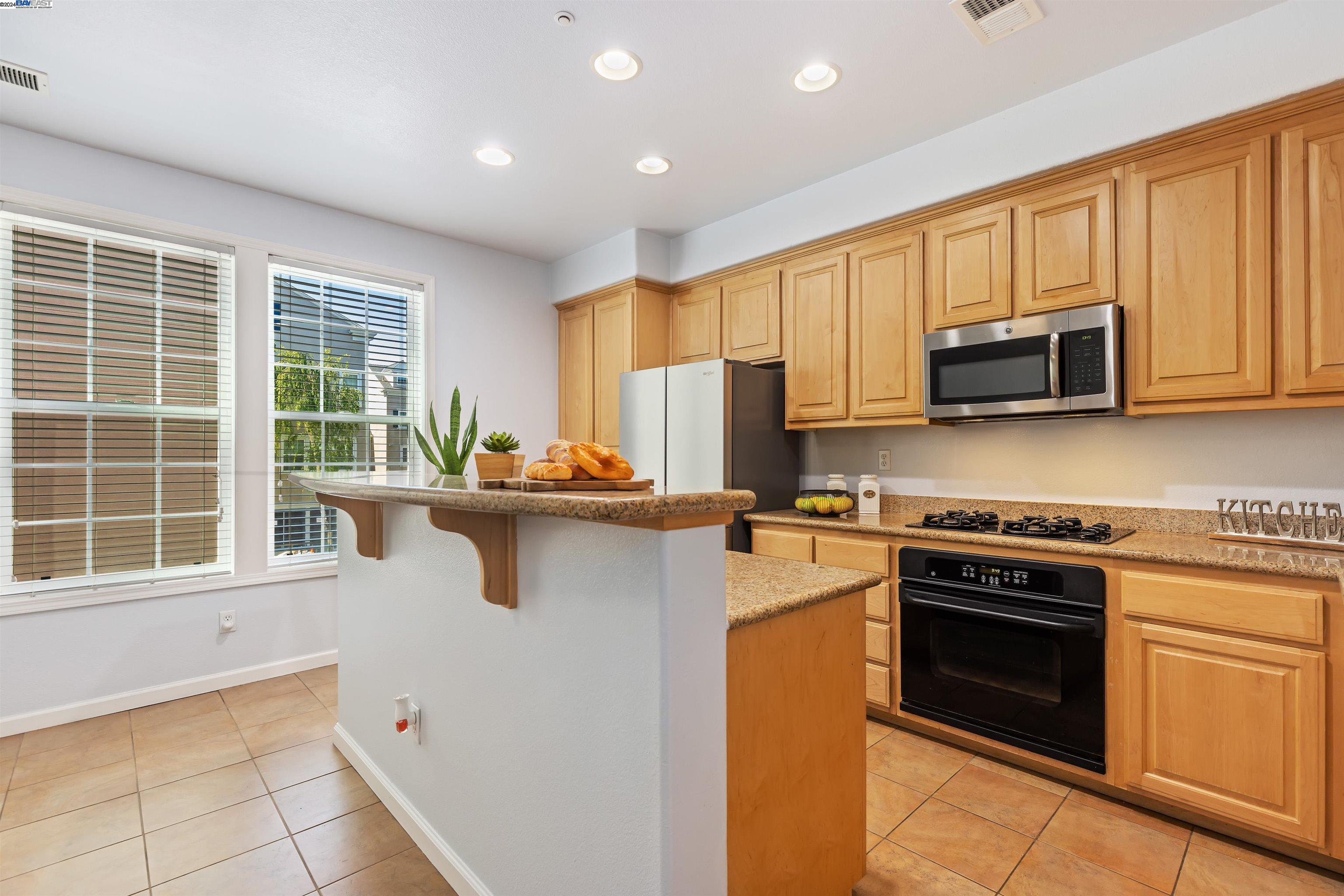 Detail Gallery Image 14 of 36 For 3626 Whitworth Drive, Dublin,  CA 94568 - 3 Beds | 2/1 Baths