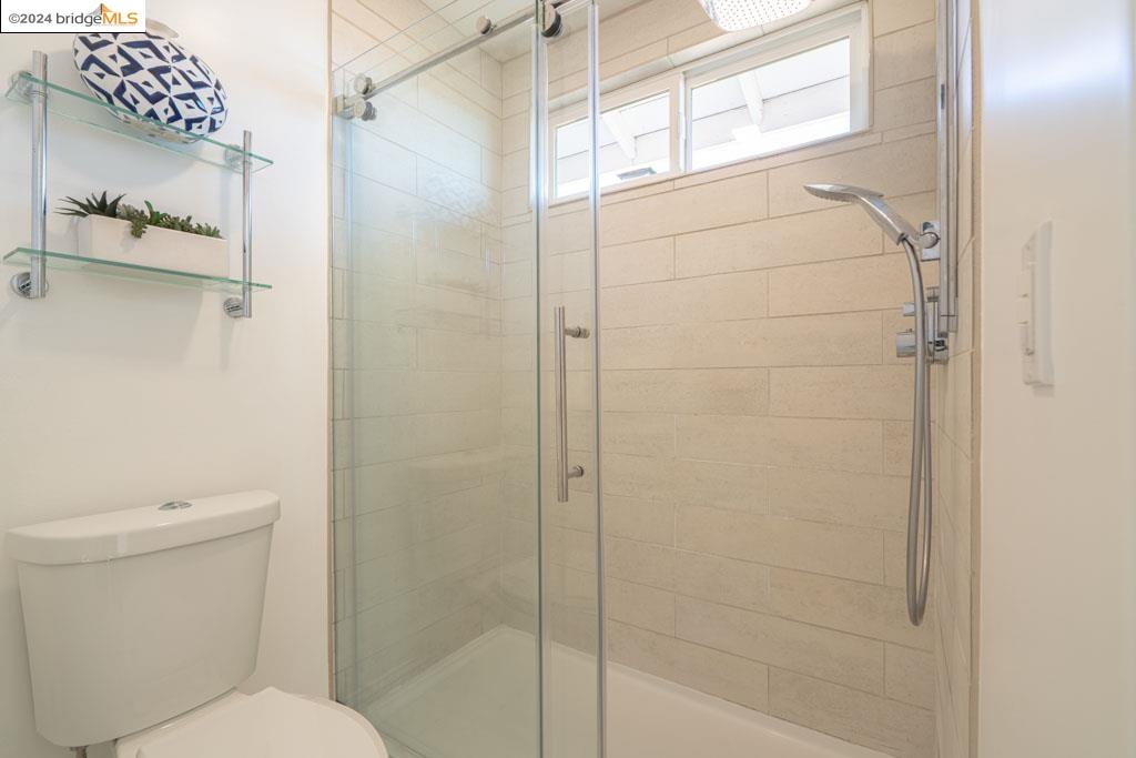 Detail Gallery Image 23 of 41 For 7627 Hansom Dr, Oakland,  CA 94605 - 4 Beds | 2/1 Baths