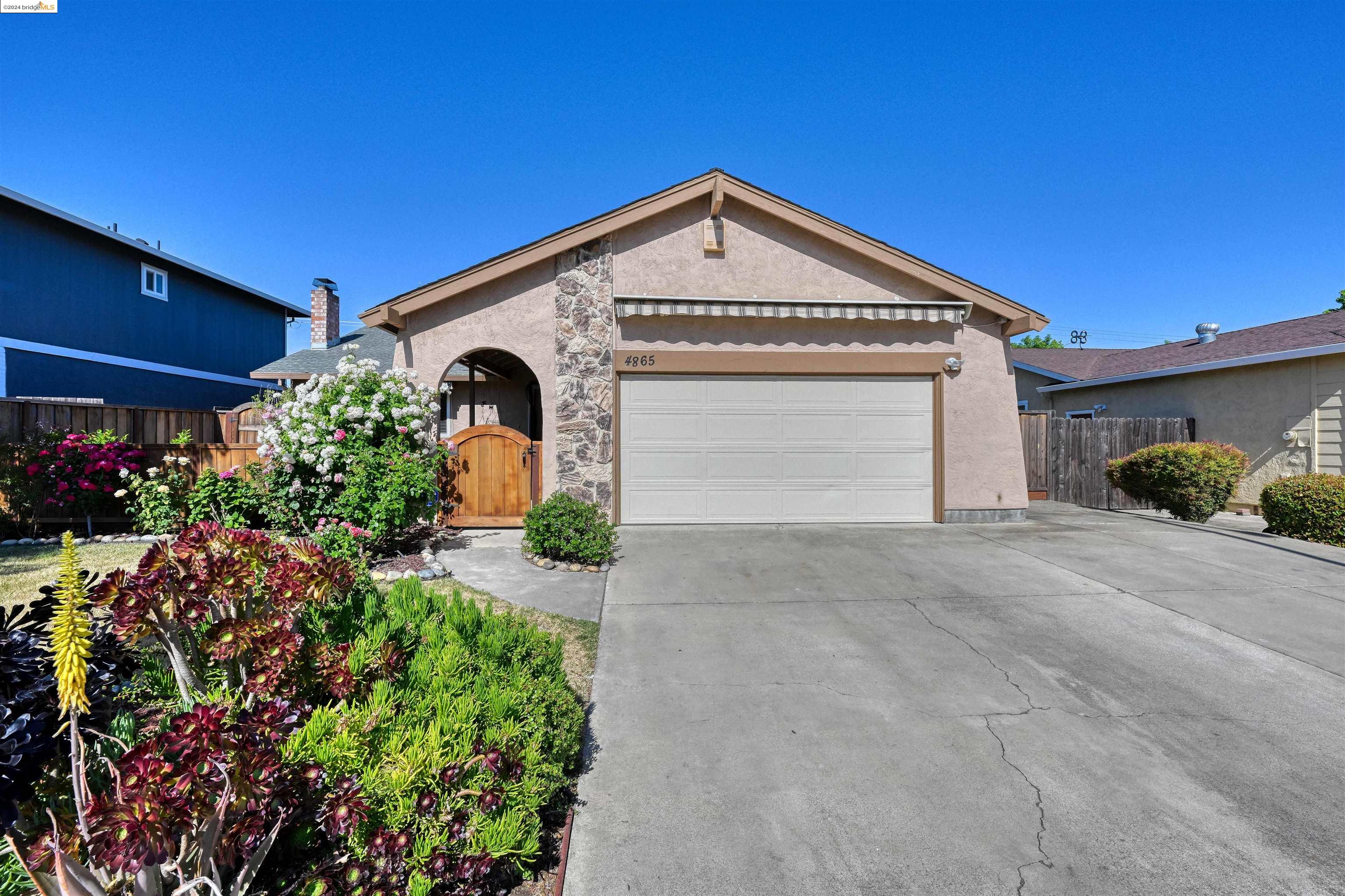 Detail Gallery Image 1 of 33 For 4865 Chablis Ct, Oakley,  CA 94561 - 4 Beds | 2 Baths