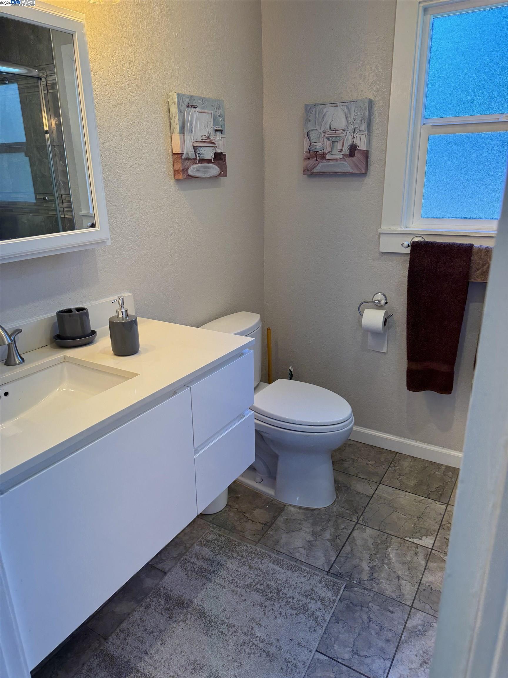 Detail Gallery Image 6 of 26 For 7701 Greenly Dr, Oakland,  CA 94605 - 3 Beds | 1/1 Baths