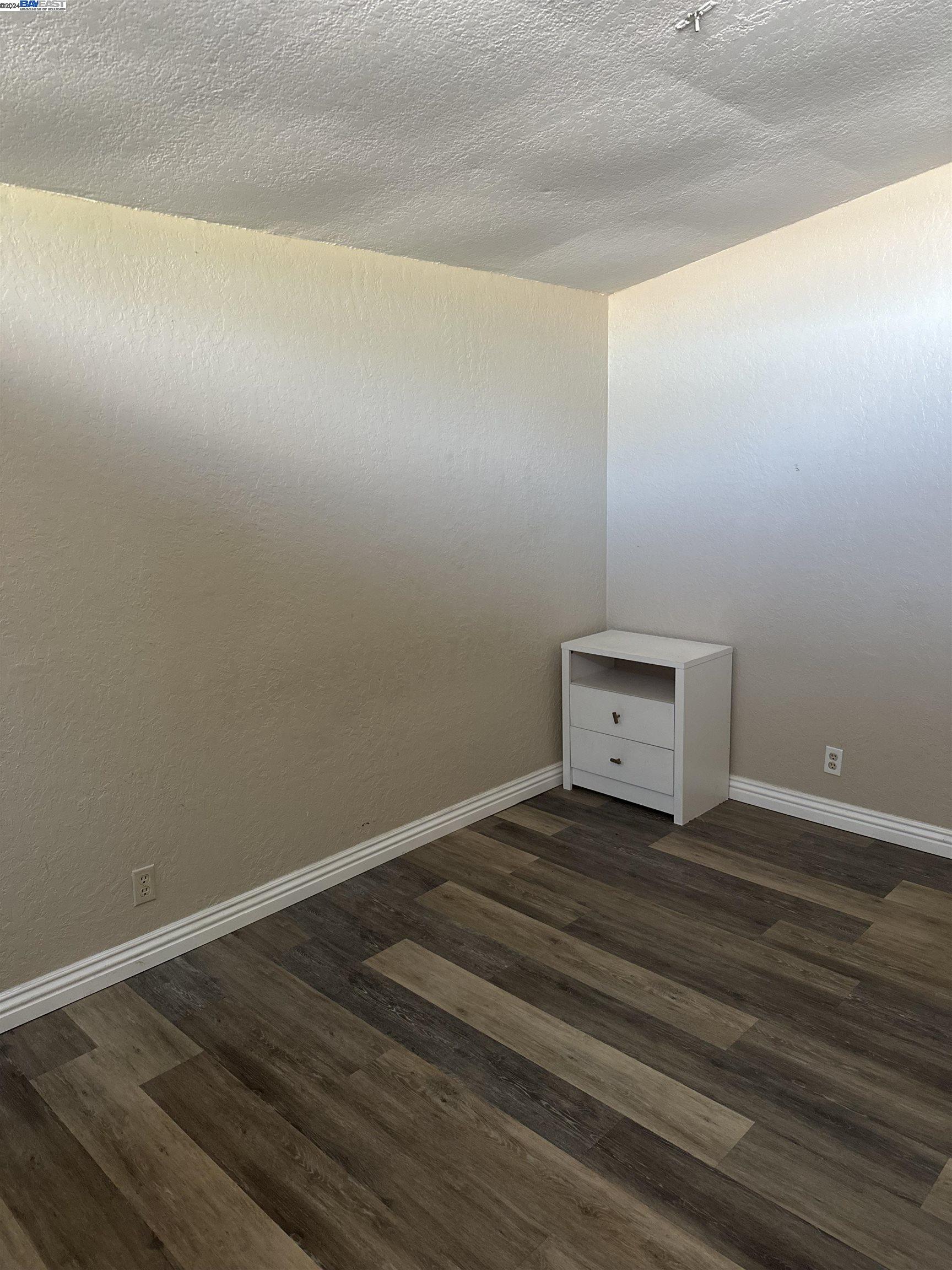 Detail Gallery Image 13 of 25 For 27862 Orlando Ave, Hayward,  CA 94545 - 3 Beds | 2 Baths