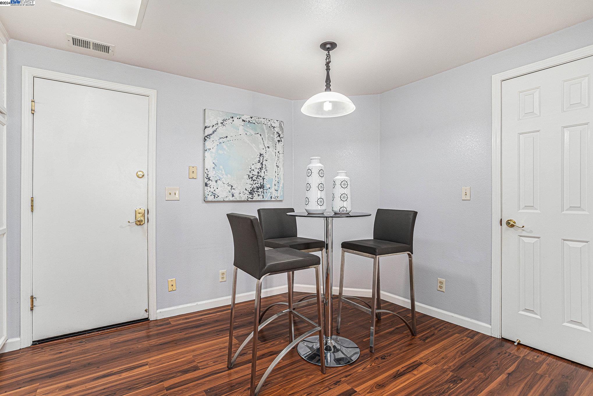 Detail Gallery Image 12 of 29 For 305 Bellflower Dr, San Ramon,  CA 94582 - 3 Beds | 2/1 Baths