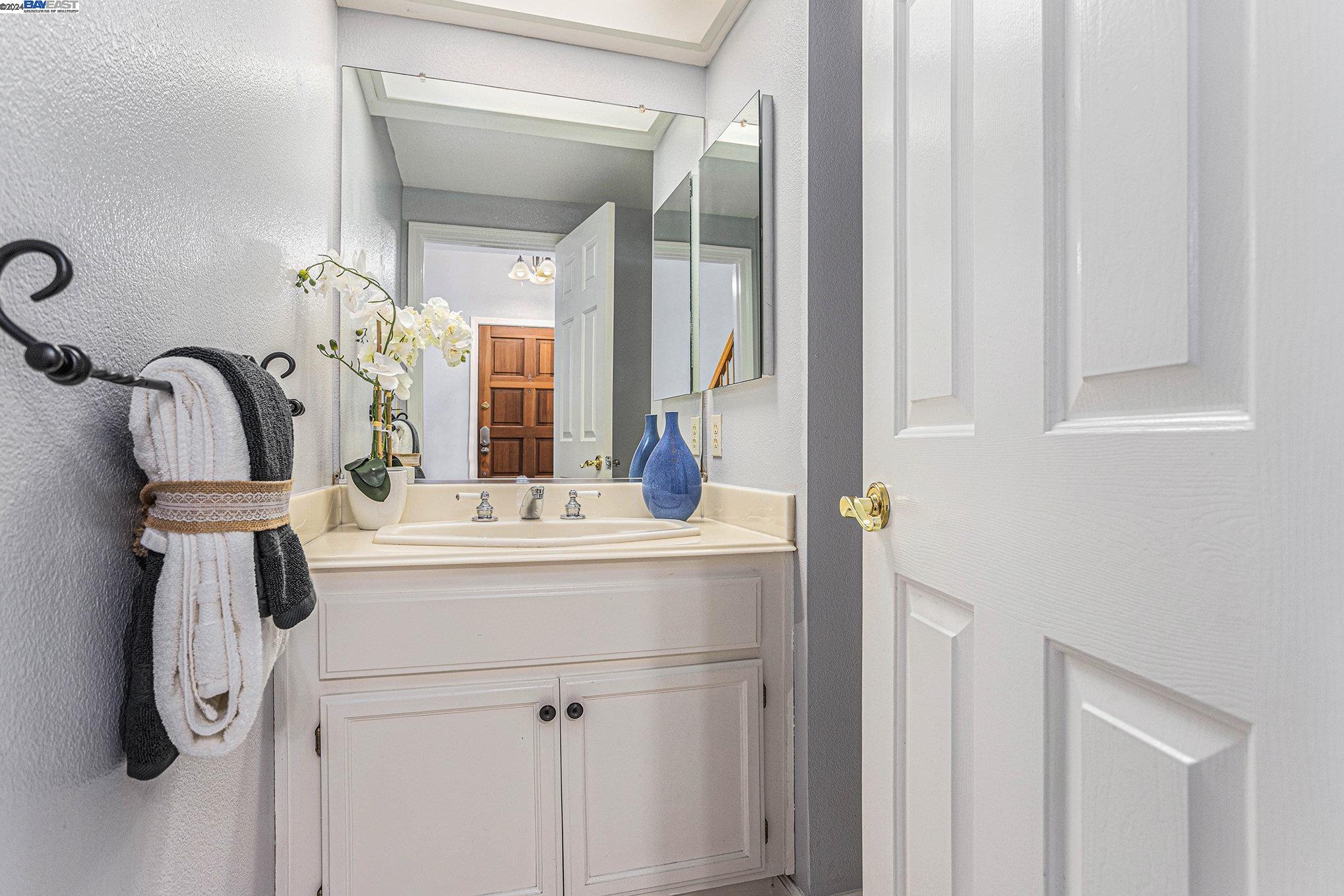 Detail Gallery Image 13 of 29 For 305 Bellflower Dr, San Ramon,  CA 94582 - 3 Beds | 2/1 Baths