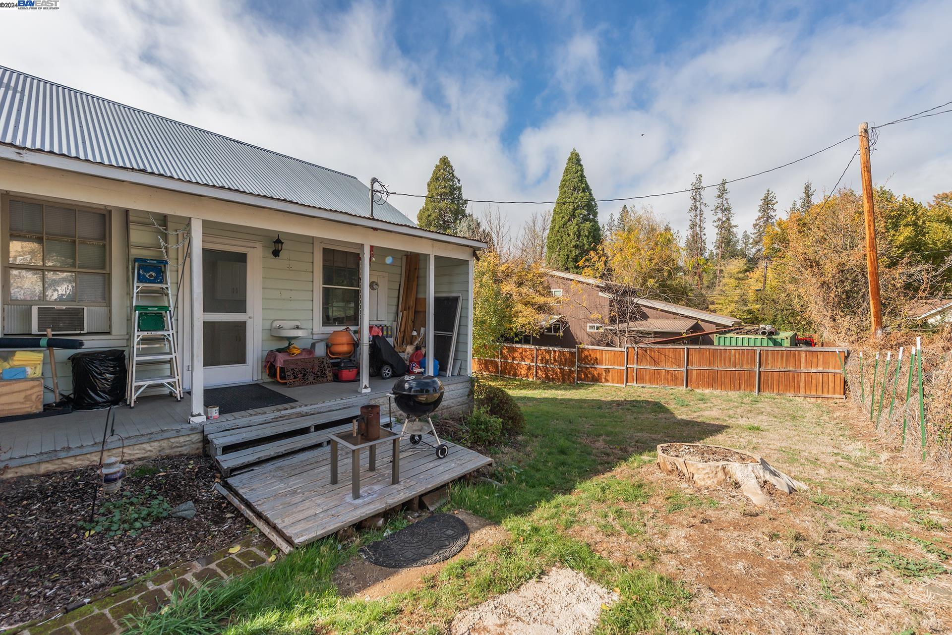 Detail Gallery Image 27 of 31 For 65 Court St., Weaverville,  CA 96093 - 4 Beds | 2 Baths