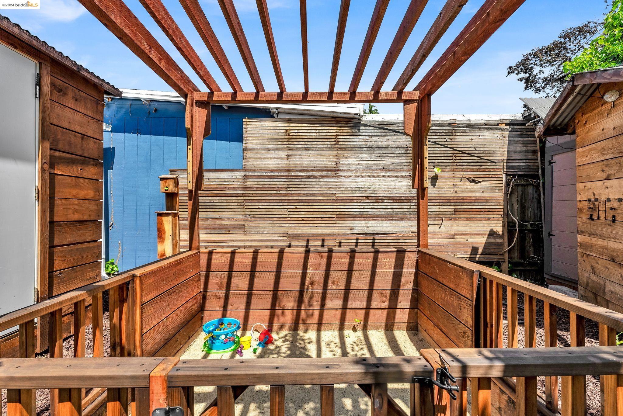 Detail Gallery Image 38 of 60 For 2406 82nd Ave, Oakland,  CA 94605 - 4 Beds | 2 Baths