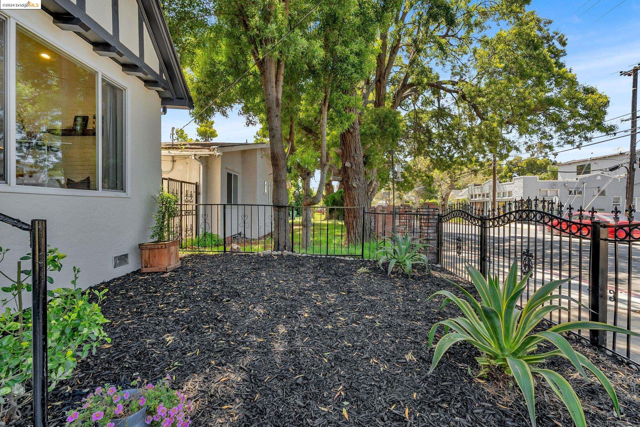 Detail Gallery Image 50 of 60 For 2406 82nd Ave, Oakland,  CA 94605 - 4 Beds | 2 Baths