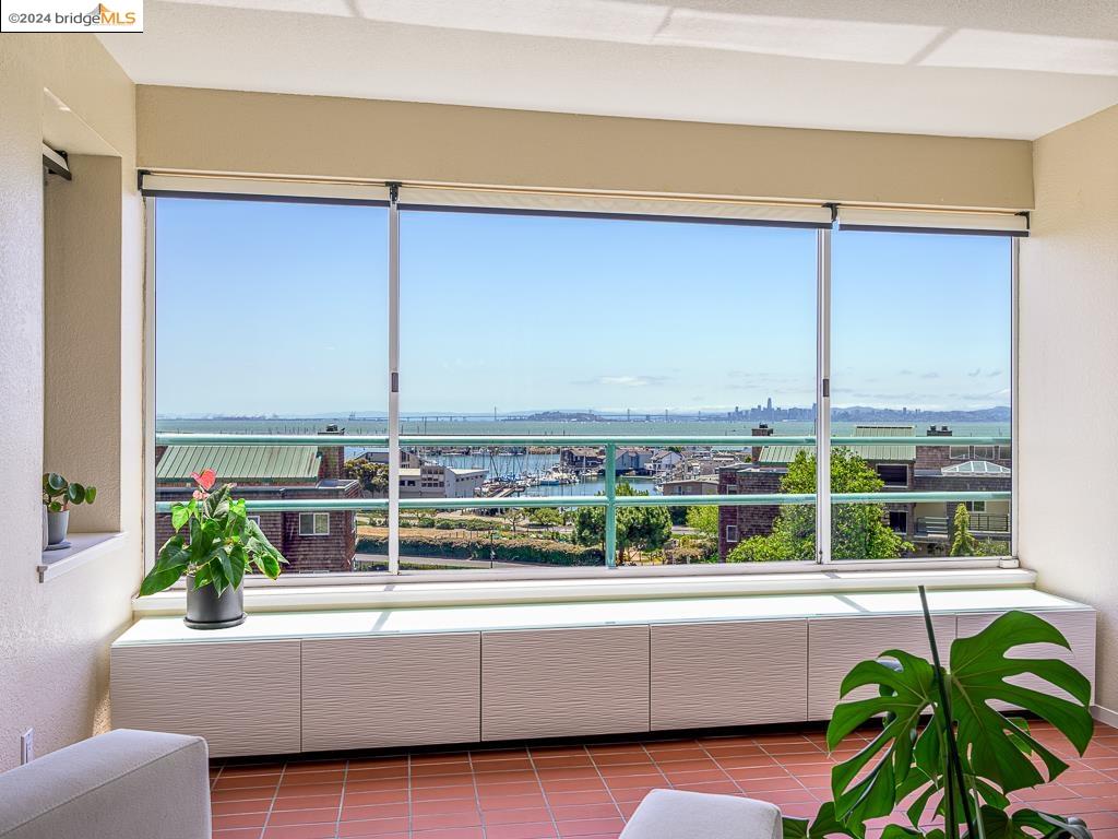 Detail Gallery Image 1 of 26 For 1301 Quarry Ct #112,  Richmond,  CA 94801 - 2 Beds | 2 Baths