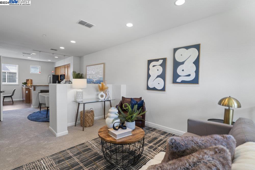 Detail Gallery Image 4 of 25 For 274 Wood St #502,  Livermore,  CA 94550 - 2 Beds | 2/1 Baths