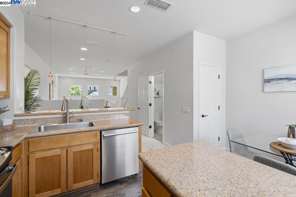 Detail Gallery Image 10 of 25 For 274 Wood St #502,  Livermore,  CA 94550 - 2 Beds | 2/1 Baths