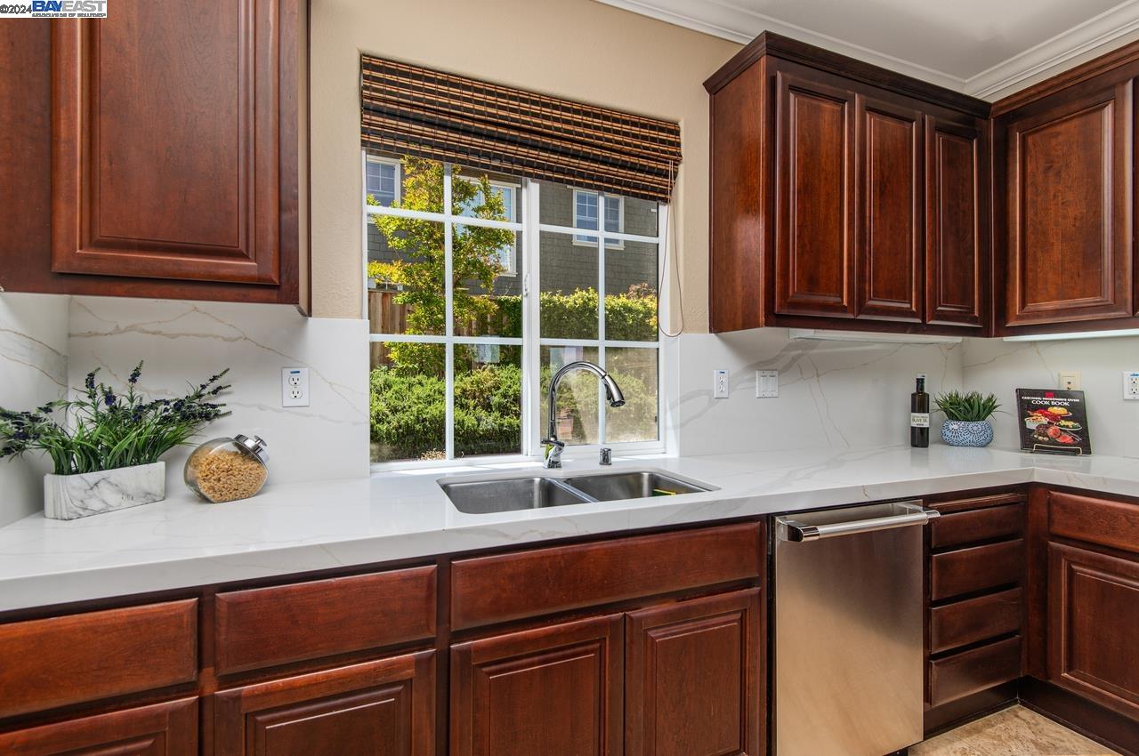 Detail Gallery Image 10 of 46 For 2803 Rutherford Ct, Livermore,  CA 94550 - 4 Beds | 4/1 Baths