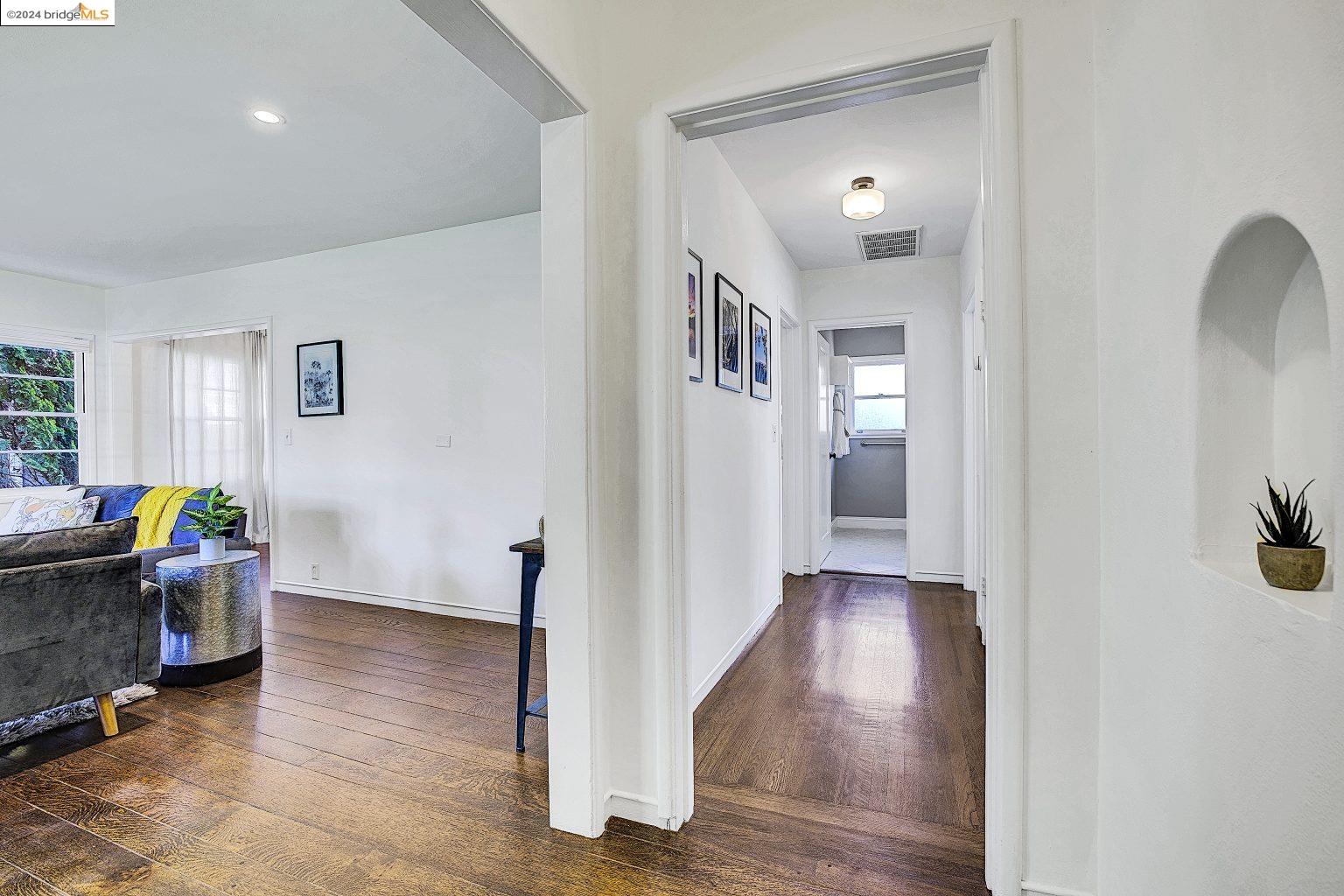 Detail Gallery Image 5 of 38 For 3016 Revere Ave, Oakland,  CA 94605 - 2 Beds | 1 Baths