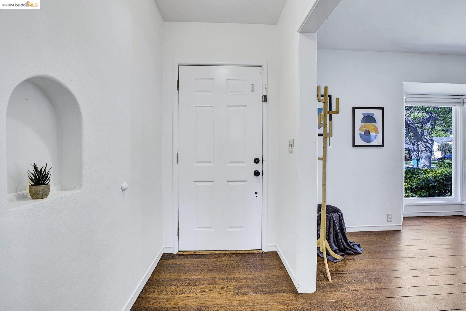 Detail Gallery Image 6 of 38 For 3016 Revere Ave, Oakland,  CA 94605 - 2 Beds | 1 Baths