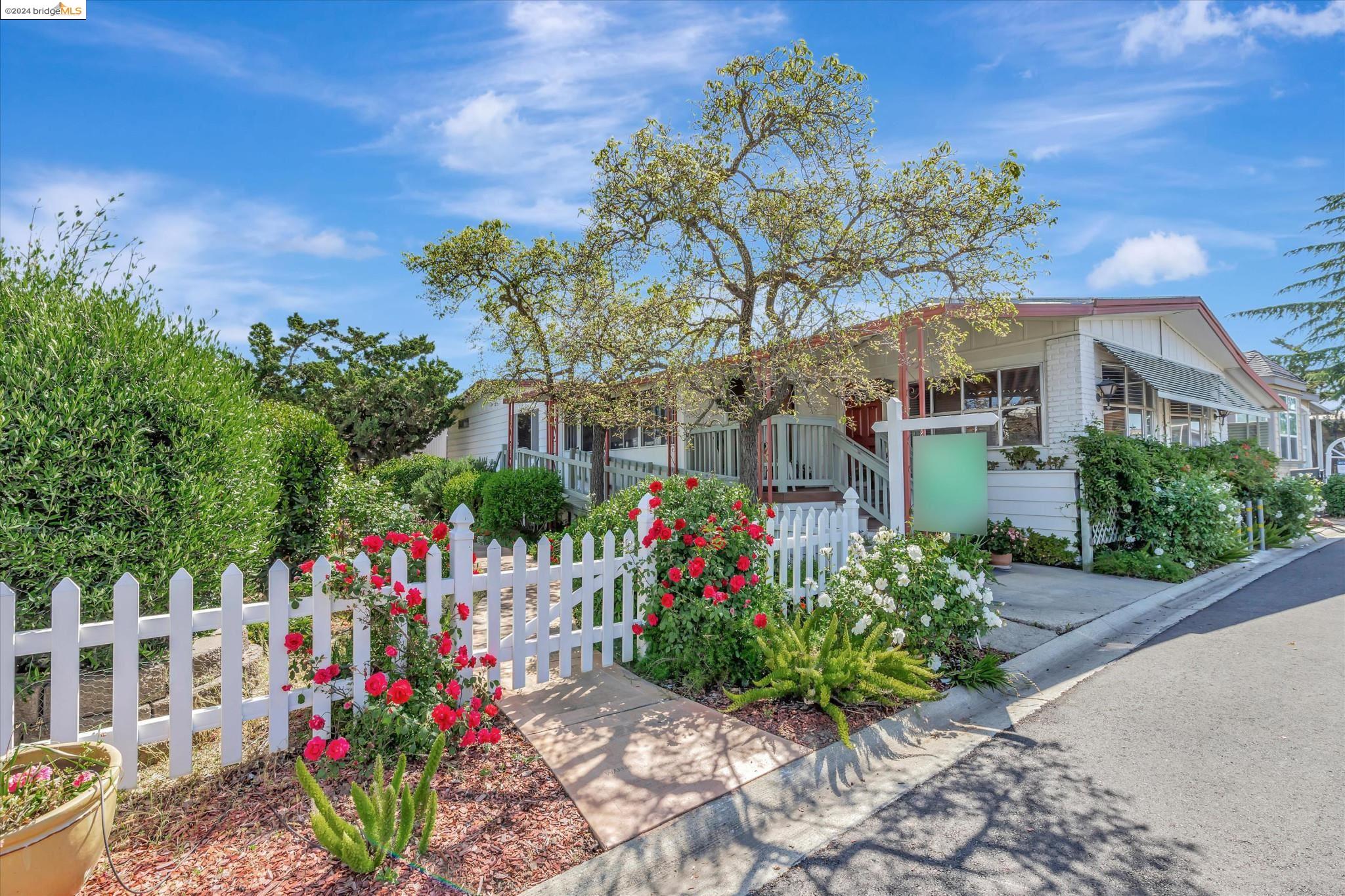 Detail Gallery Image 1 of 1 For 275 Burnett Avenue 57, Morgan Hill,  CA 95037 - 2 Beds | 2 Baths