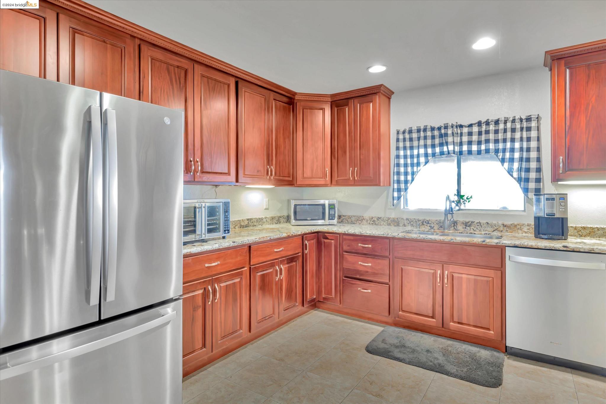 Detail Gallery Image 3 of 13 For 275 Burnett Avenue 57, Morgan Hill,  CA 95037 - 2 Beds | 2 Baths