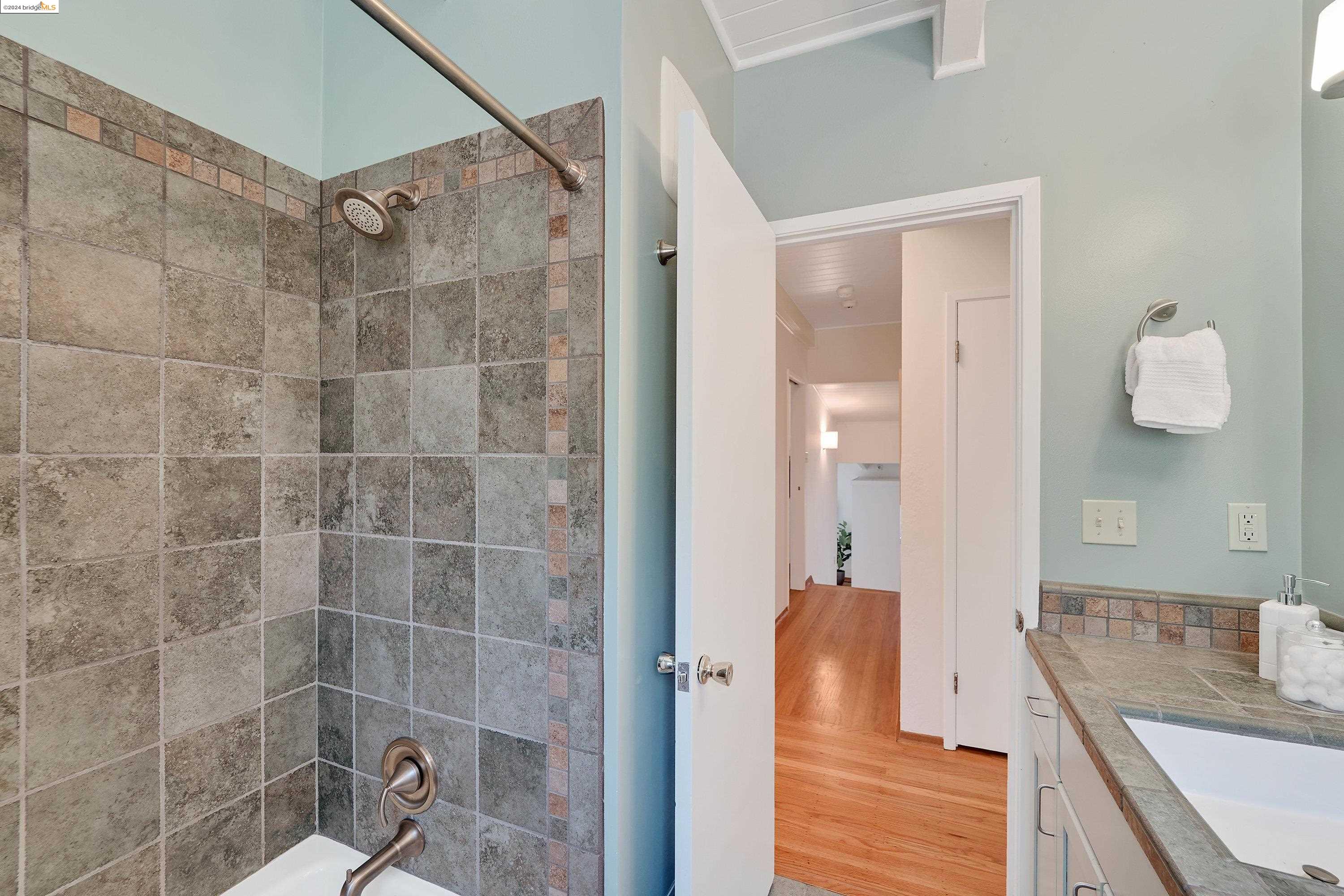 Detail Gallery Image 28 of 48 For 251 Stanford Ave, Kensington,  CA 94708-1103 - 3 Beds | 2/1 Baths