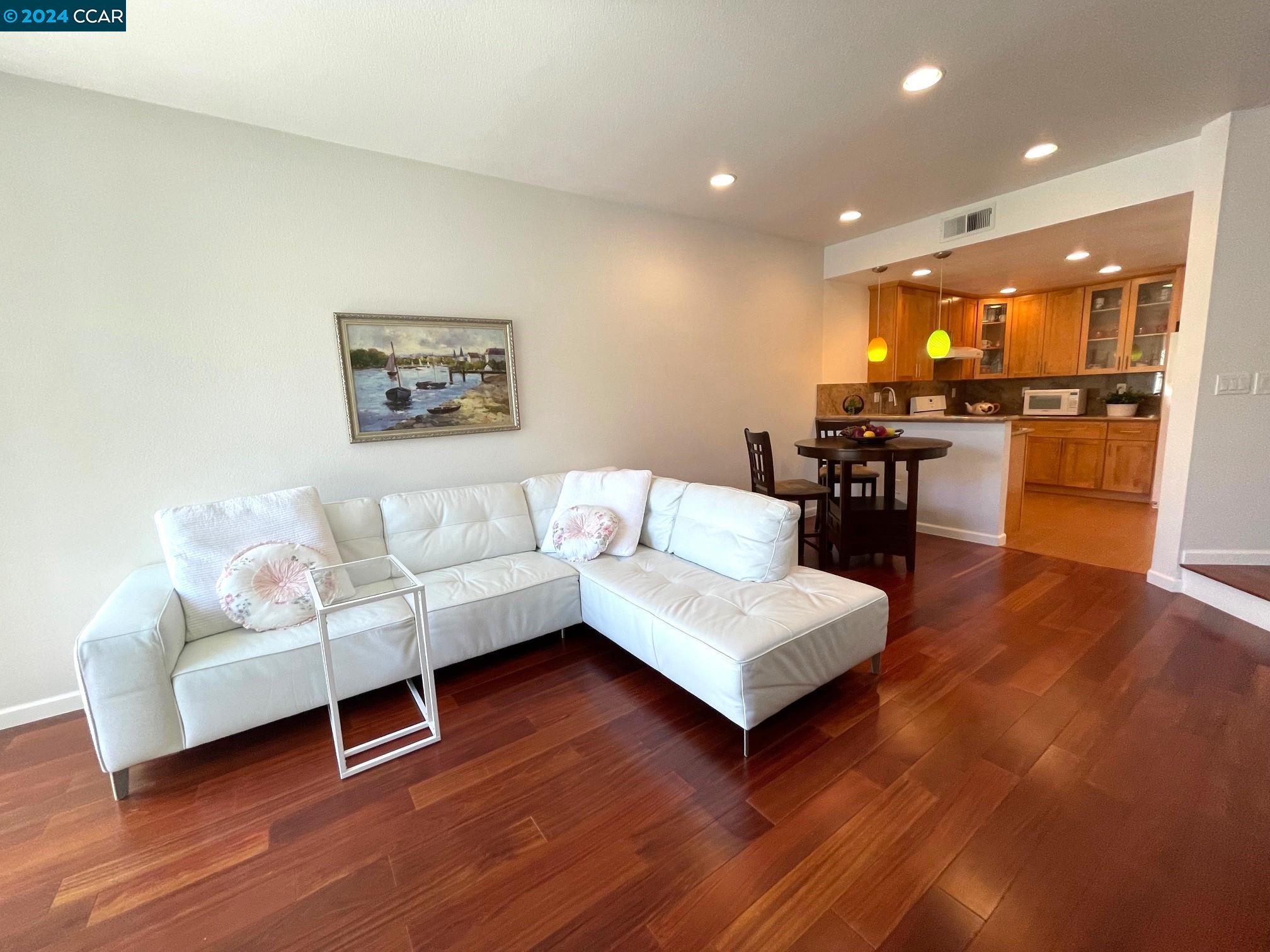 Photo #5: 41058933 Listing 