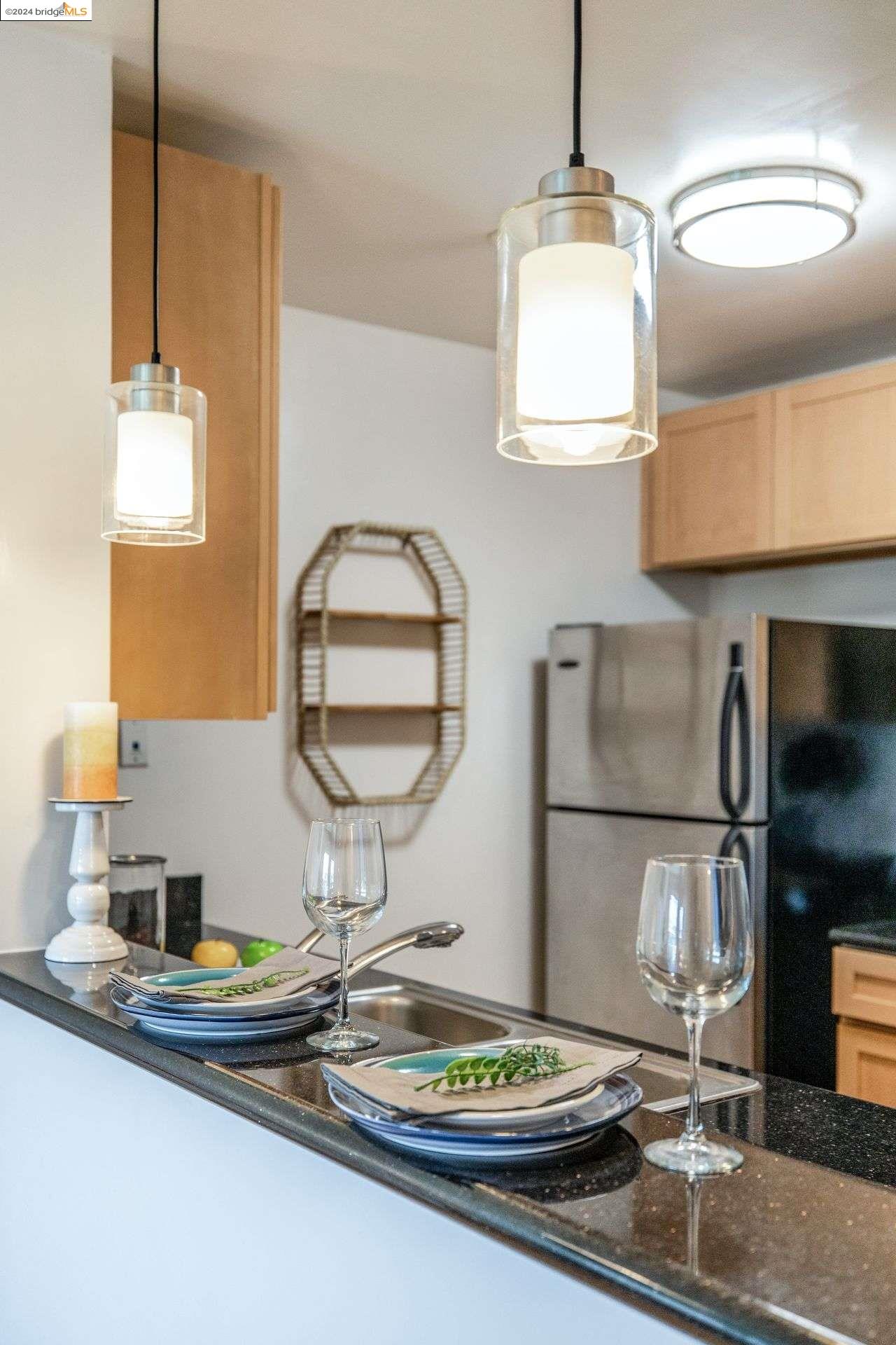 Detail Gallery Image 5 of 36 For 6400 Christie Ave #5413,  Emeryville,  CA 94608 - 0 Beds | 1 Baths