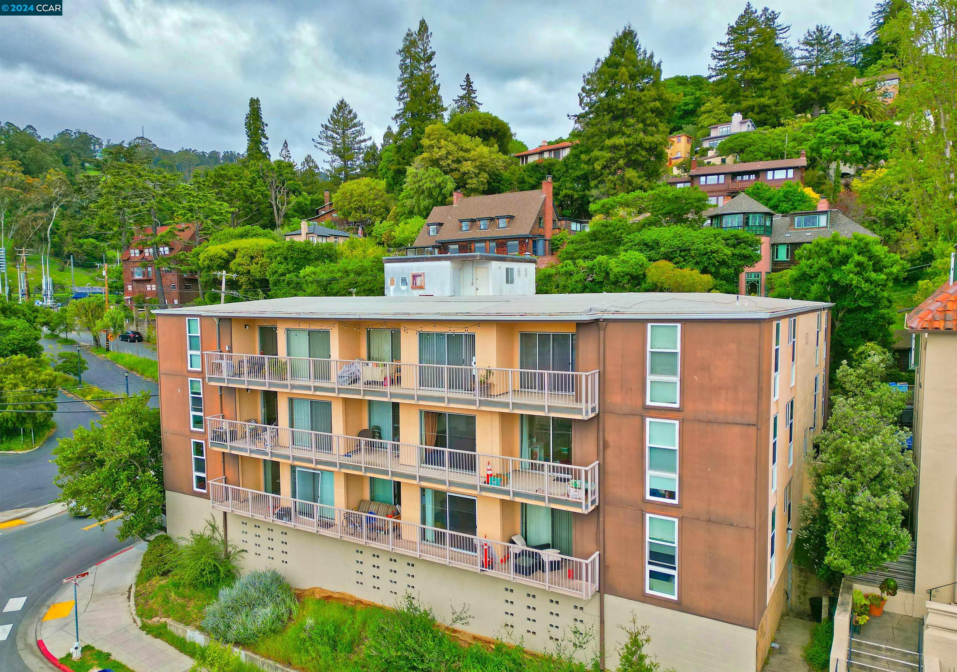 Detail Gallery Image 25 of 35 For 2 Panoramic Way #301,  Berkeley,  CA 94704 - 3 Beds | 2 Baths