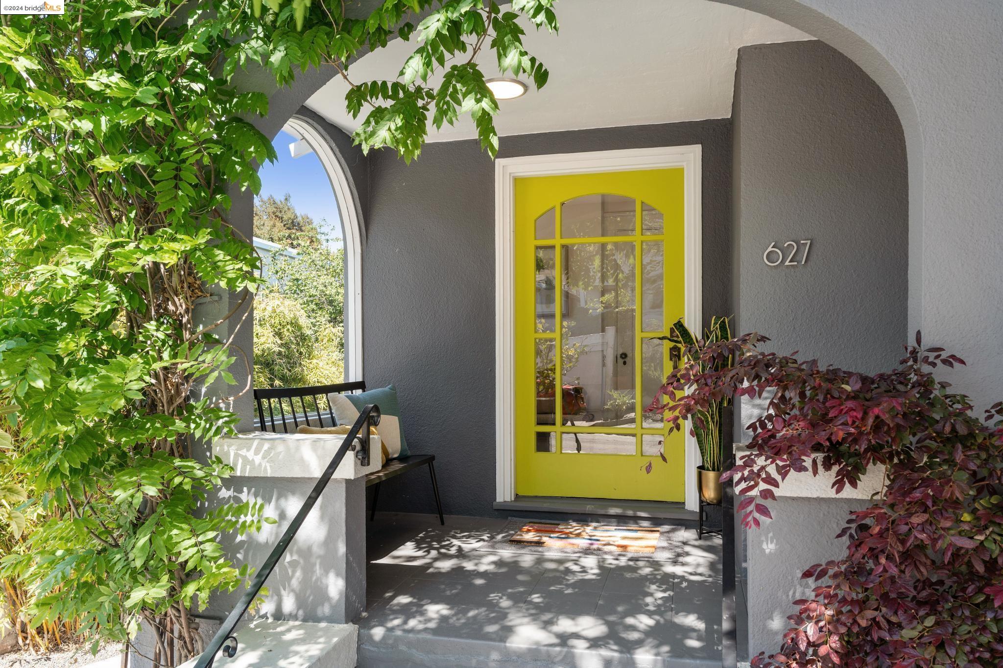 Detail Gallery Image 2 of 58 For 627 Adams St, Albany,  CA 94706 - 4 Beds | 2 Baths