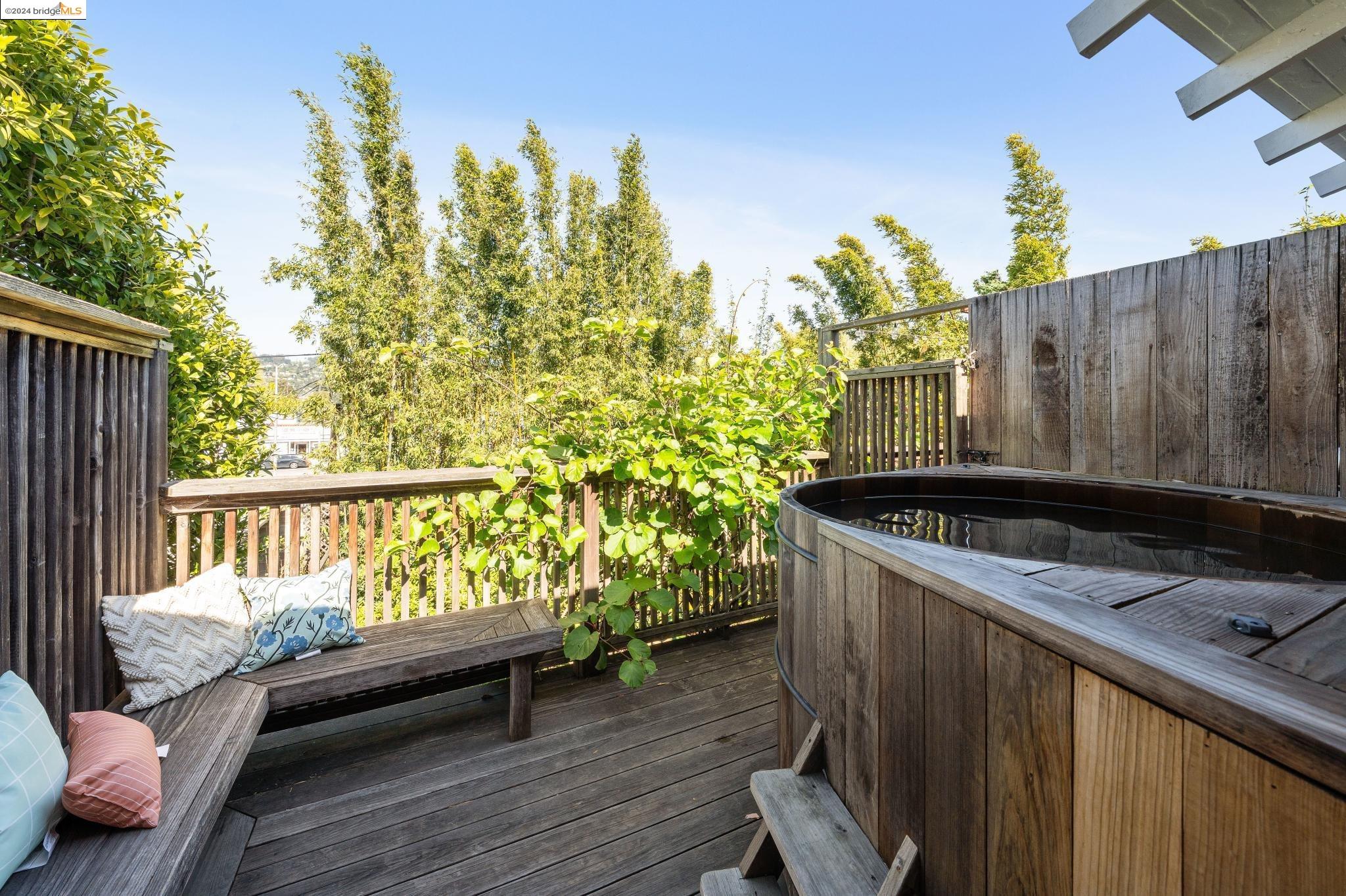Detail Gallery Image 31 of 58 For 627 Adams St, Albany,  CA 94706 - 4 Beds | 2 Baths