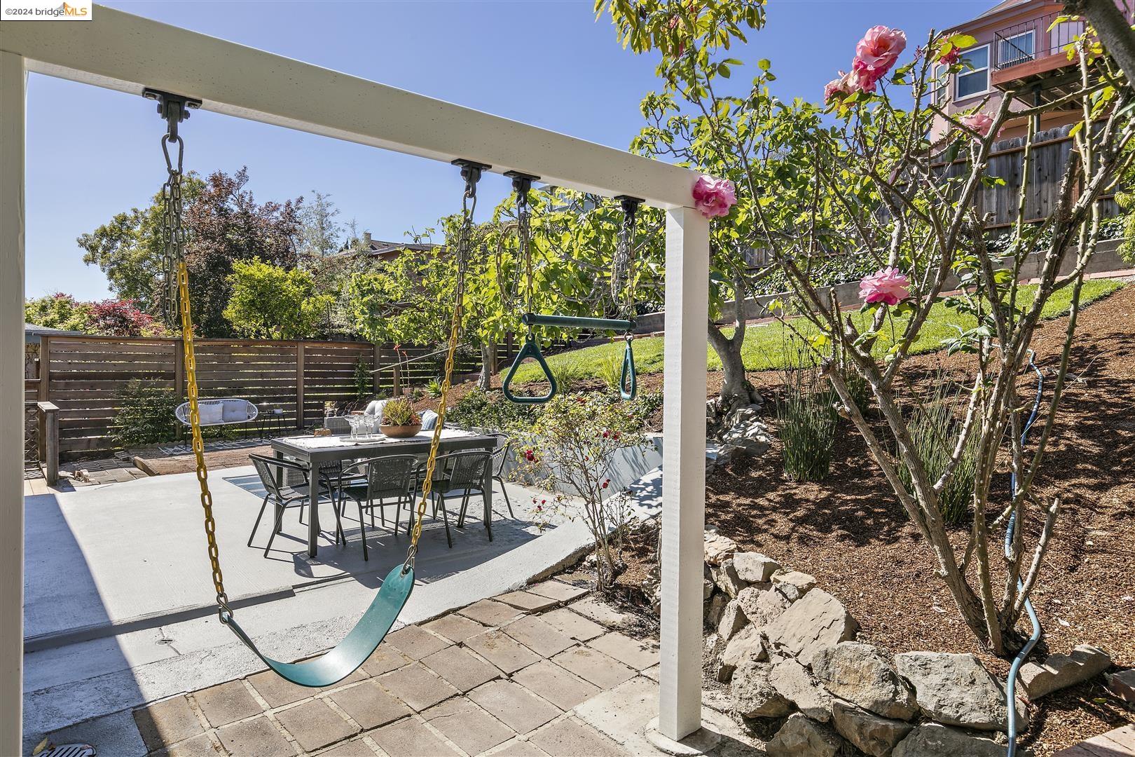Detail Gallery Image 31 of 54 For 694 Walavista, Oakland,  CA 94610 - 3 Beds | 2 Baths