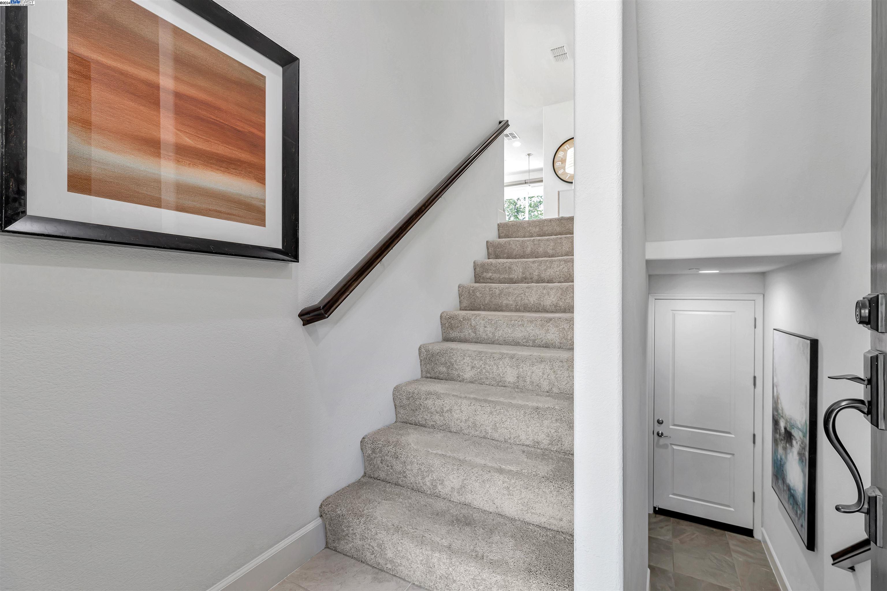 Detail Gallery Image 11 of 50 For 2041 Atlas Loop, Mountain View,  CA 94043 - 4 Beds | 3/1 Baths