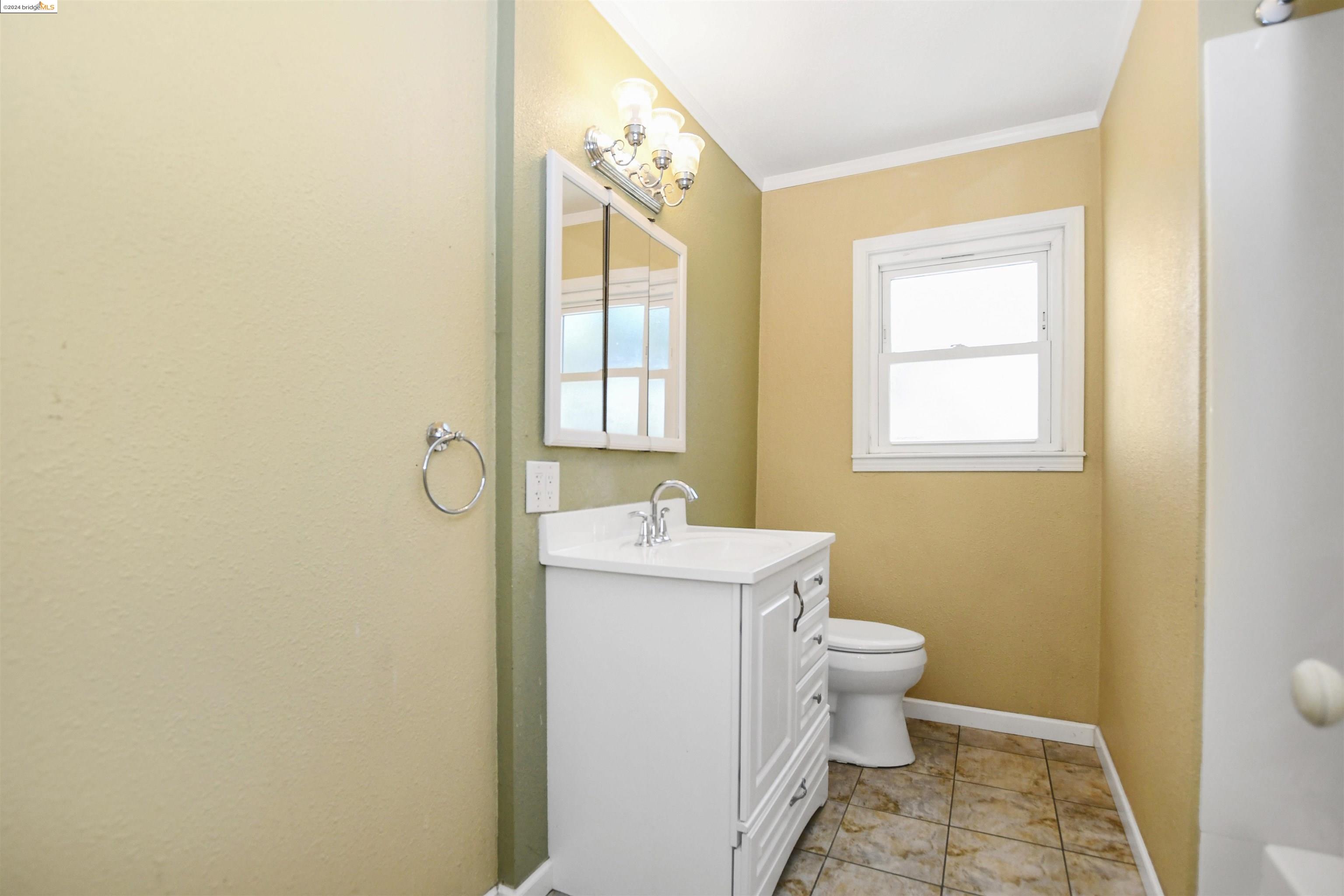 Detail Gallery Image 13 of 35 For 127 Avon St, Pittsburg,  CA 94565 - 3 Beds | 1 Baths