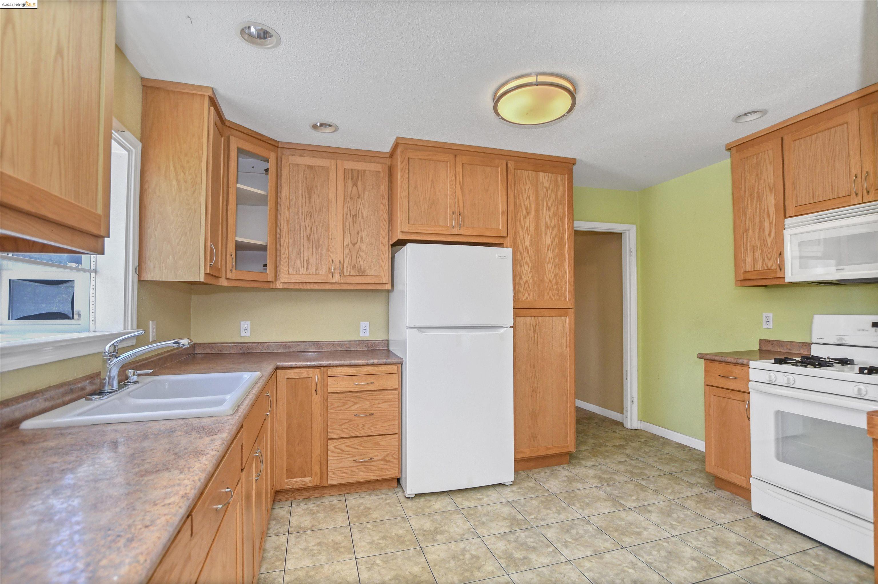 Detail Gallery Image 17 of 35 For 127 Avon St, Pittsburg,  CA 94565 - 3 Beds | 1 Baths