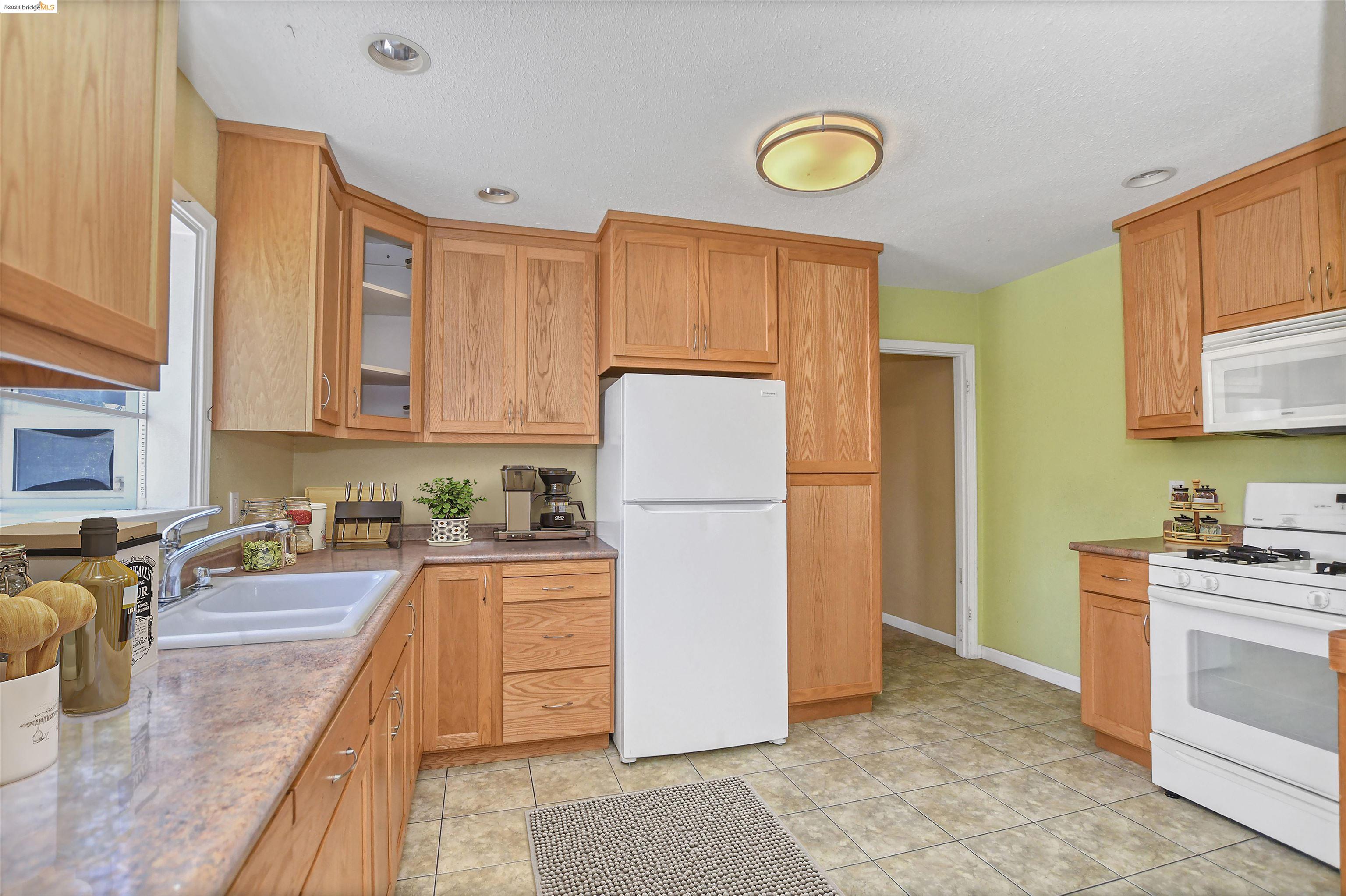 Detail Gallery Image 18 of 35 For 127 Avon St, Pittsburg,  CA 94565 - 3 Beds | 1 Baths