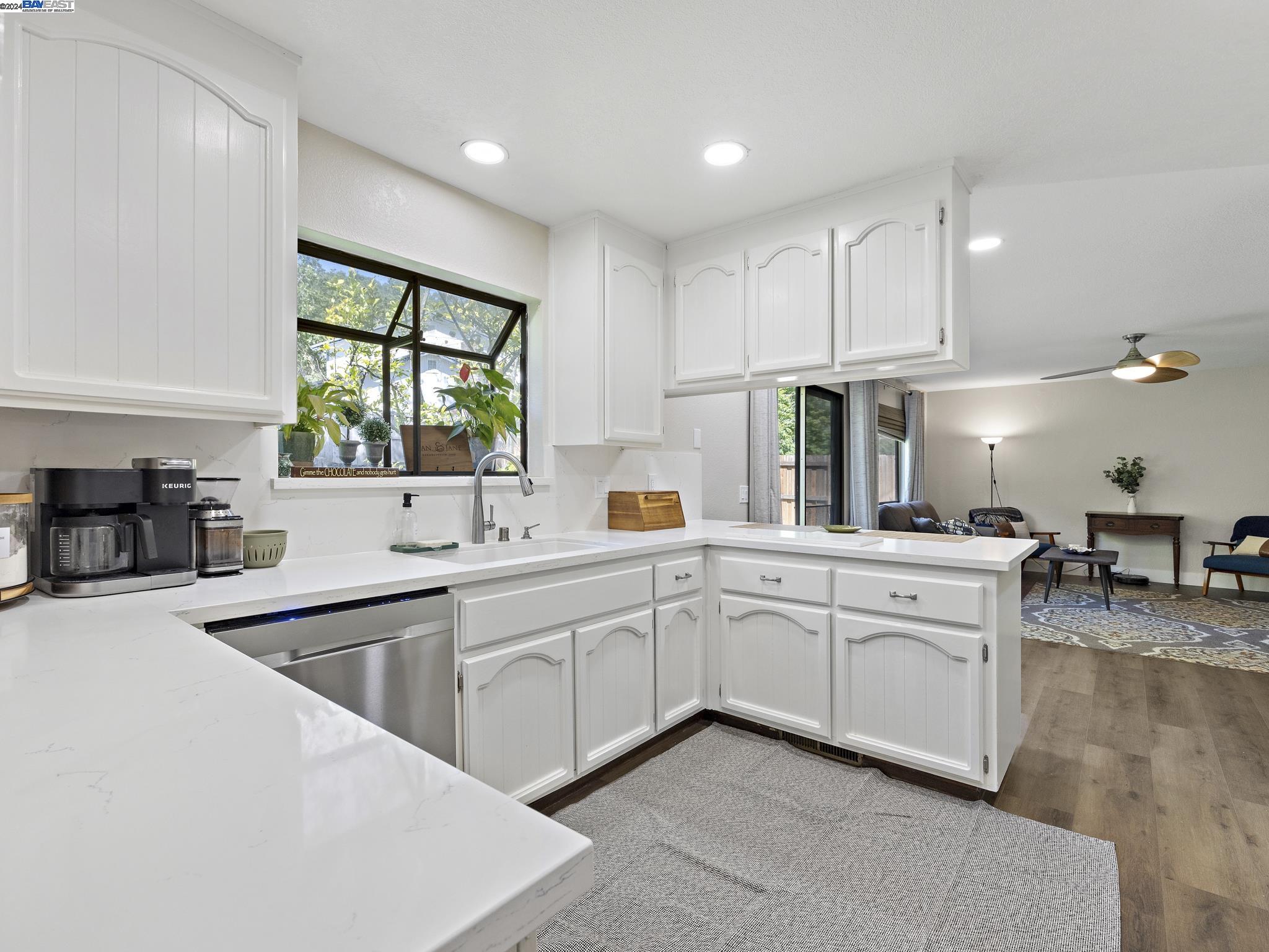 Detail Gallery Image 13 of 41 For 106 Monte Verde Dr, Vacaville,  CA 95688 - 5 Beds | 2/1 Baths