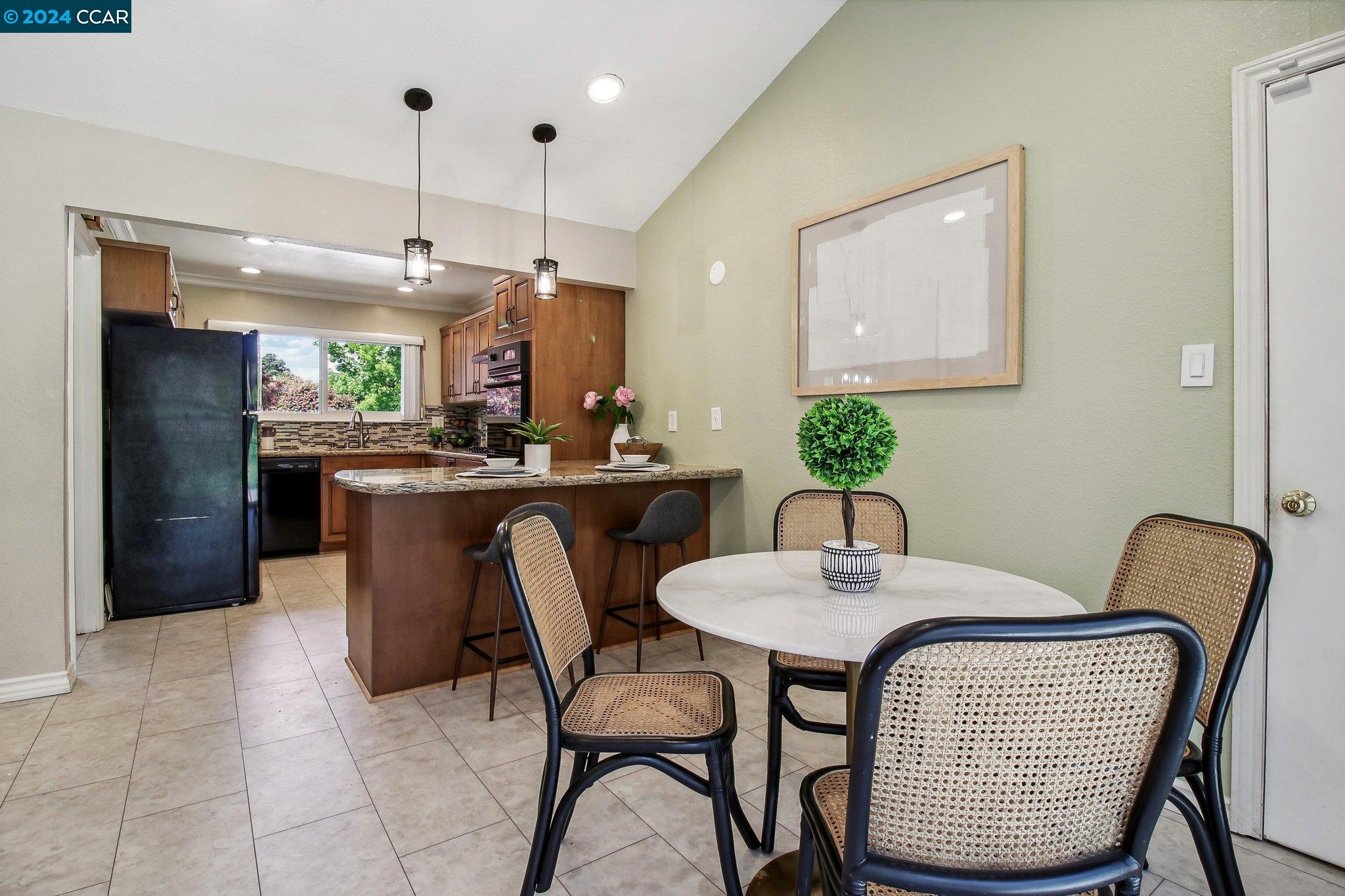 Detail Gallery Image 14 of 45 For 1764 Bishop Dr, Concord,  CA 94521 - 4 Beds | 2 Baths