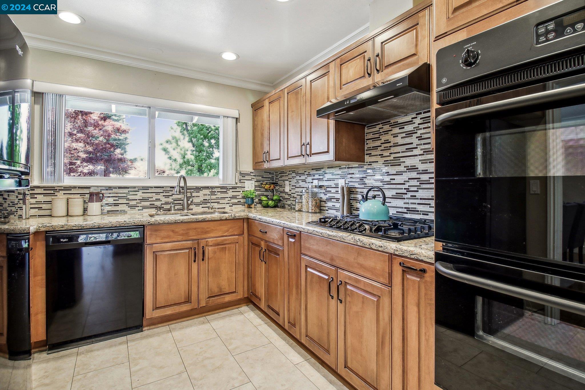 Detail Gallery Image 15 of 45 For 1764 Bishop Dr, Concord,  CA 94521 - 4 Beds | 2 Baths