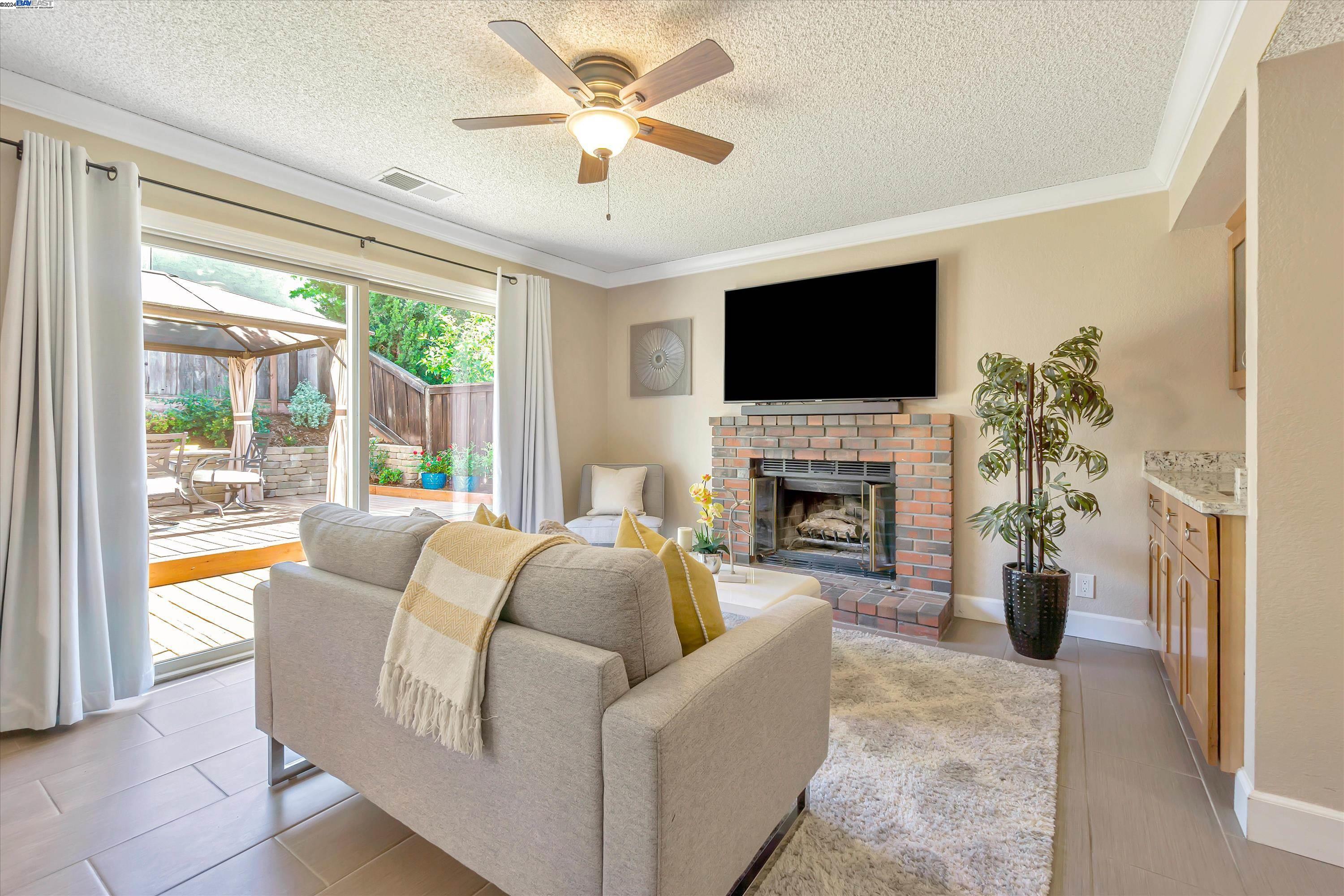 Detail Gallery Image 8 of 58 For 2132 Redrock Pl, Martinez,  CA 94553 - 4 Beds | 2/1 Baths