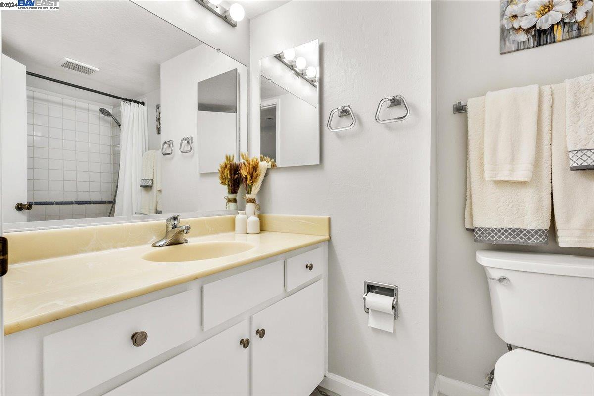 Detail Gallery Image 23 of 50 For 19100 Crest Ave #77,  Castro Valley,  CA 94546 - 2 Beds | 2 Baths