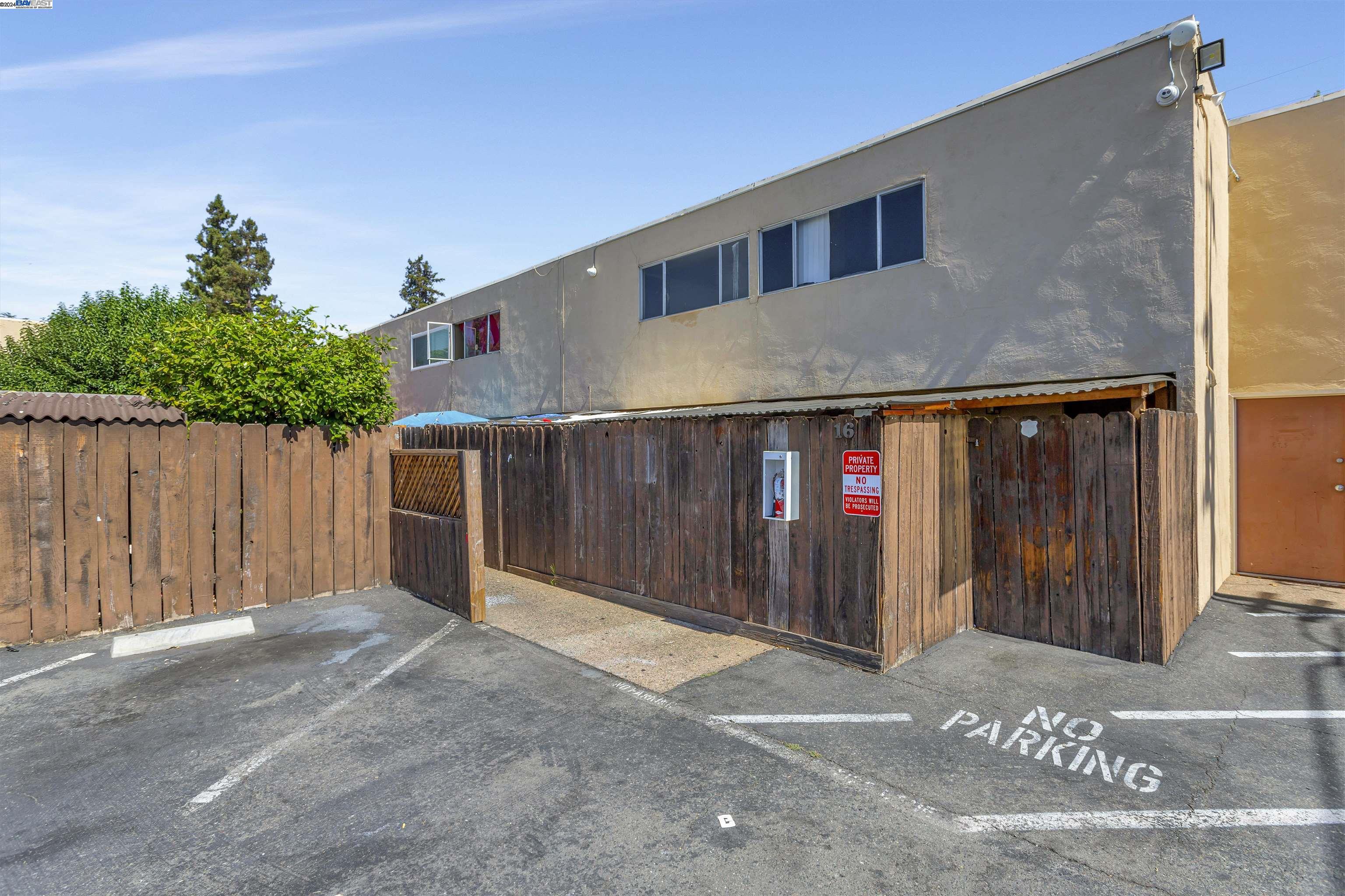 Detail Gallery Image 18 of 22 For 1560 Pine Street #14,  Concord,  CA 94520 - 2 Beds | 1 Baths