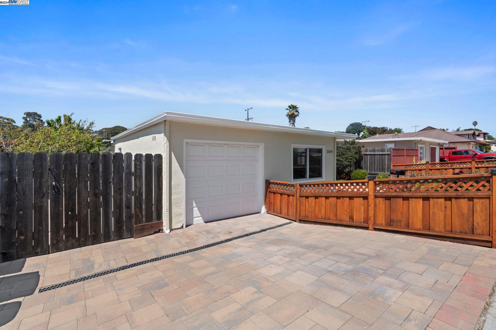 Detail Gallery Image 1 of 29 For 3139 Groom Dr, Richmond,  CA 94806 - 4 Beds | 2 Baths