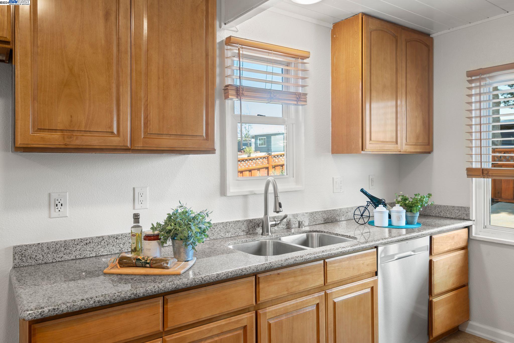 Detail Gallery Image 11 of 29 For 3139 Groom Dr, Richmond,  CA 94806 - 4 Beds | 2 Baths