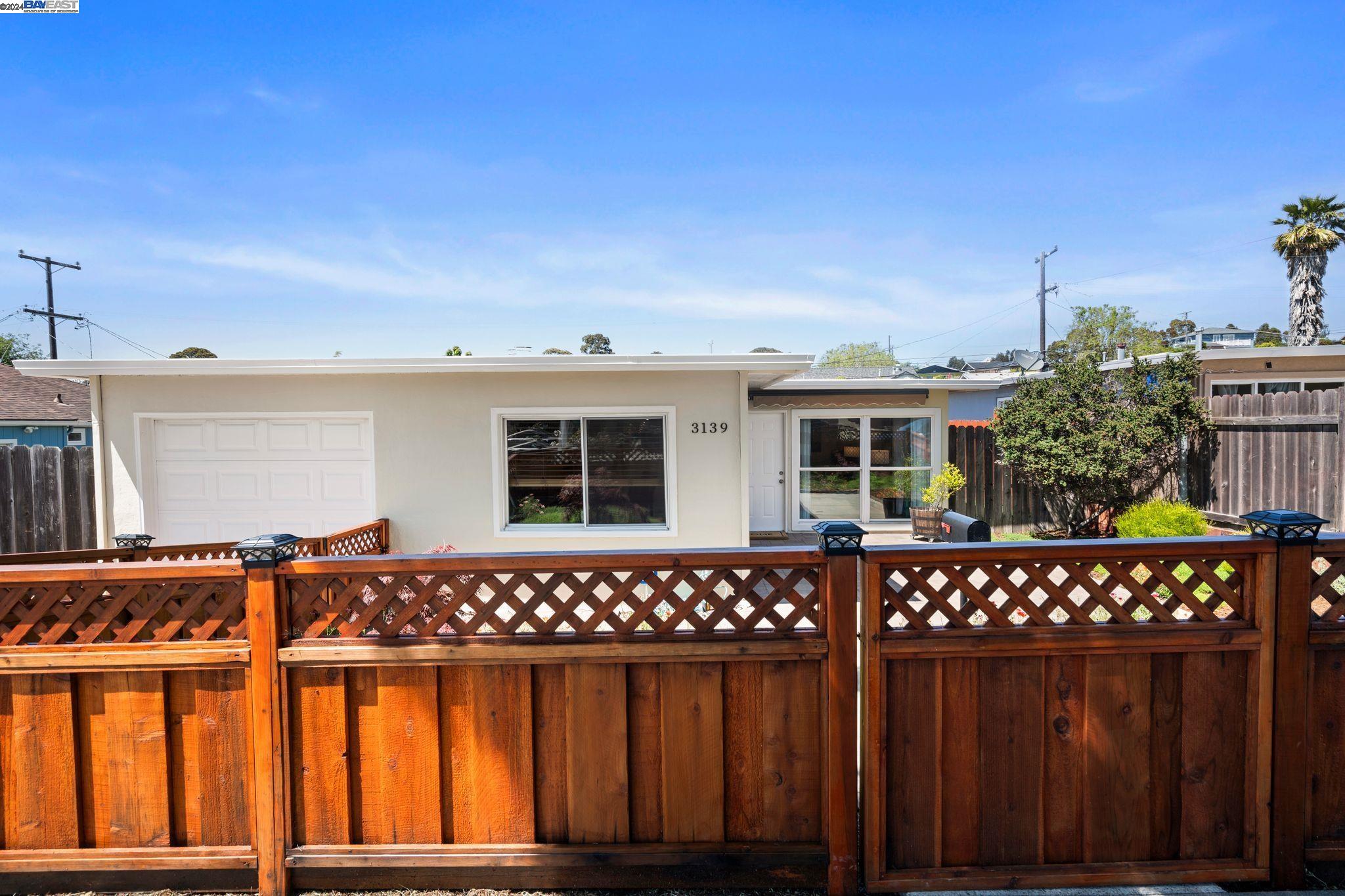 Detail Gallery Image 3 of 29 For 3139 Groom Dr, Richmond,  CA 94806 - 4 Beds | 2 Baths