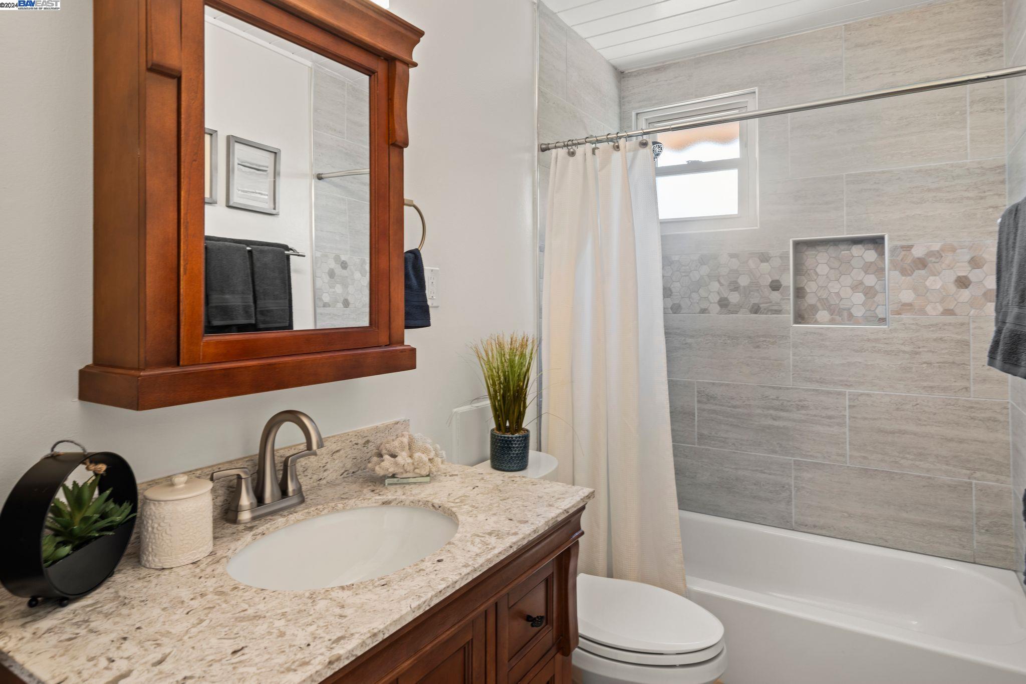Detail Gallery Image 22 of 29 For 3139 Groom Dr, Richmond,  CA 94806 - 4 Beds | 2 Baths