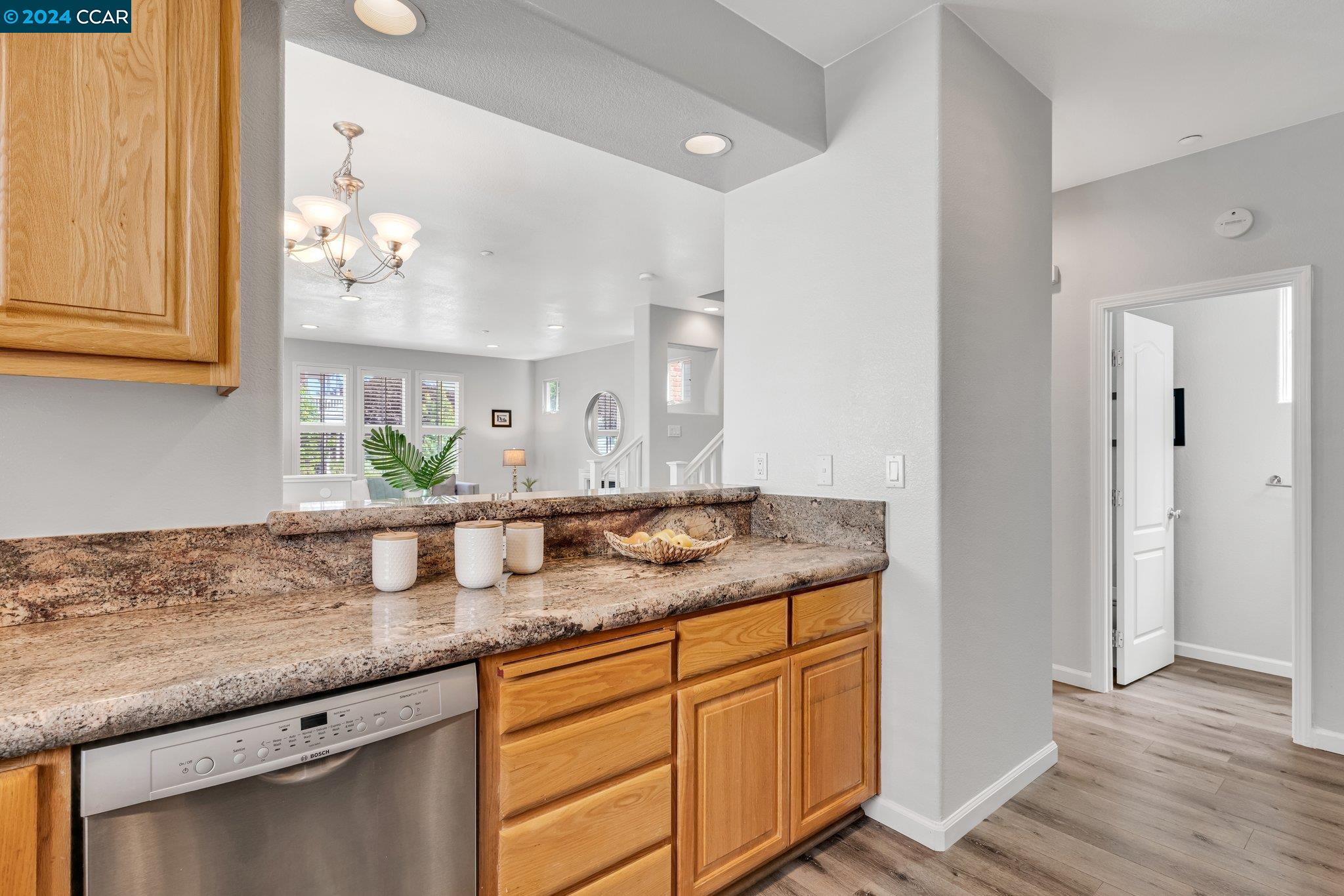 Detail Gallery Image 14 of 44 For 1075 Baywood Ln, Hercules,  CA 94547 - 3 Beds | 2/1 Baths